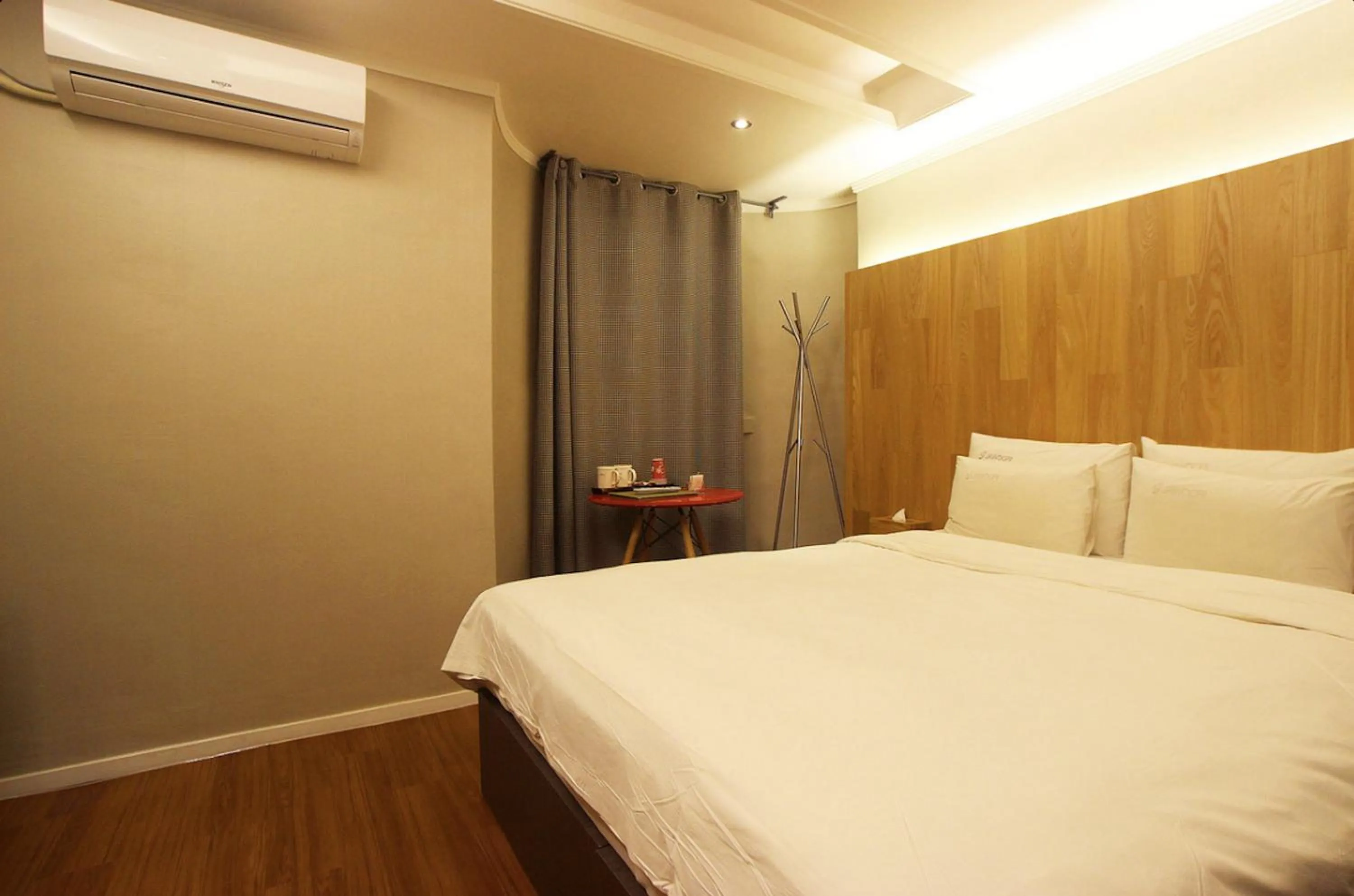 Bed in Jeonju Jawoori Hotel