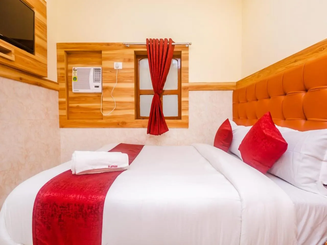 Bed in Aman Hotel near CST