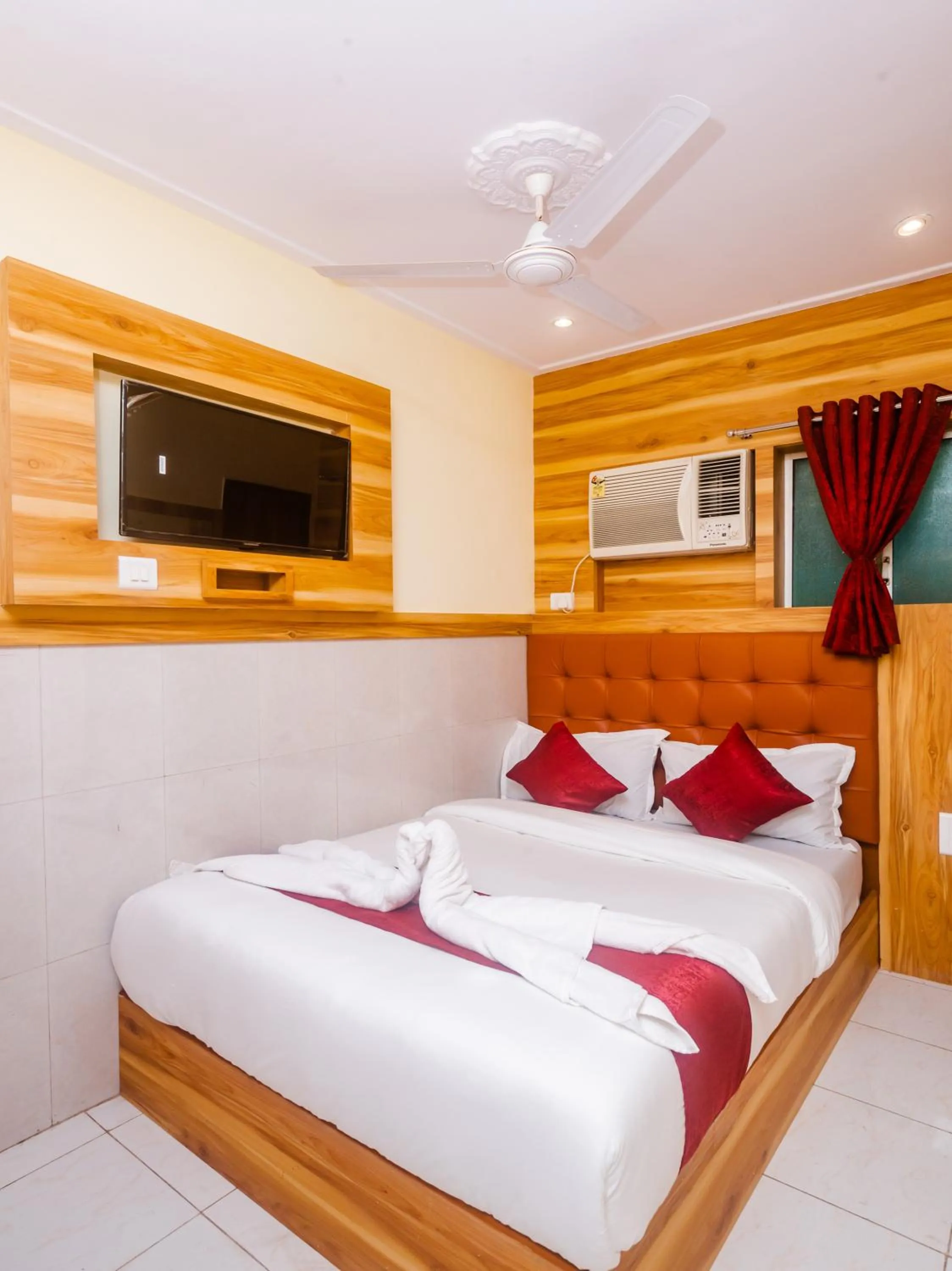 Bed in Aman Hotel near CST