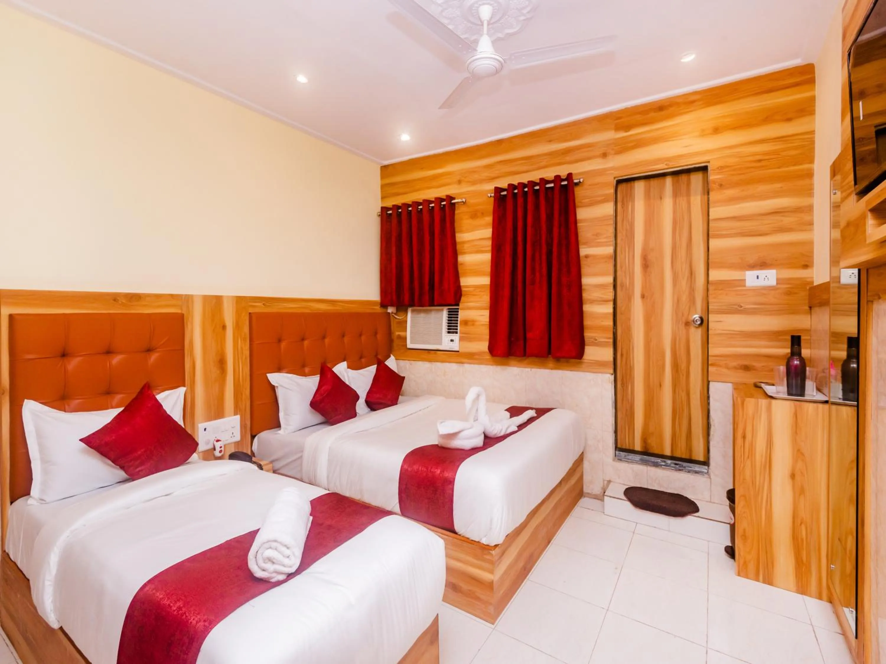 Bed in Aman Hotel near CST