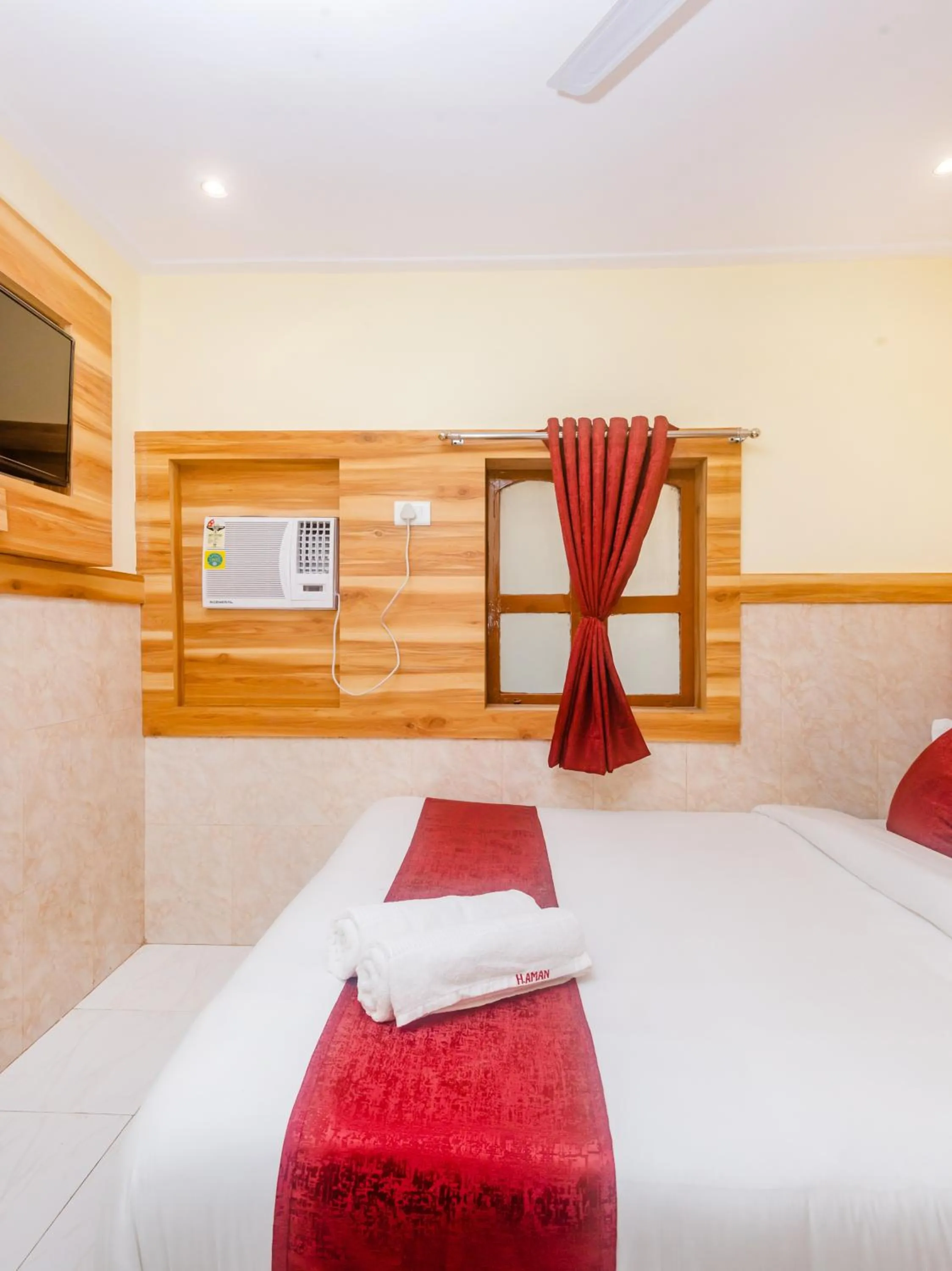 Bed in Aman Hotel near CST