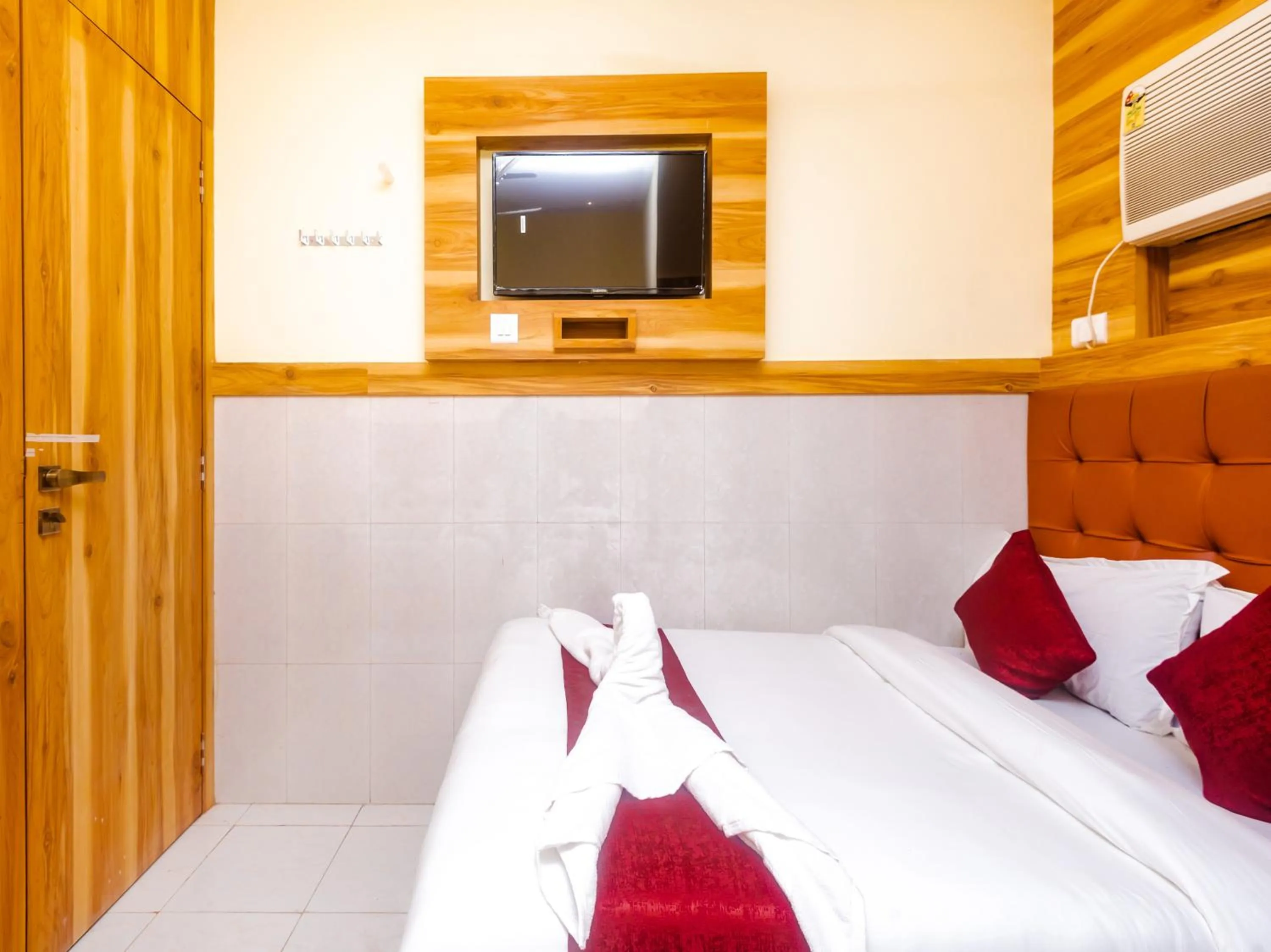 Bed in Aman Hotel near CST