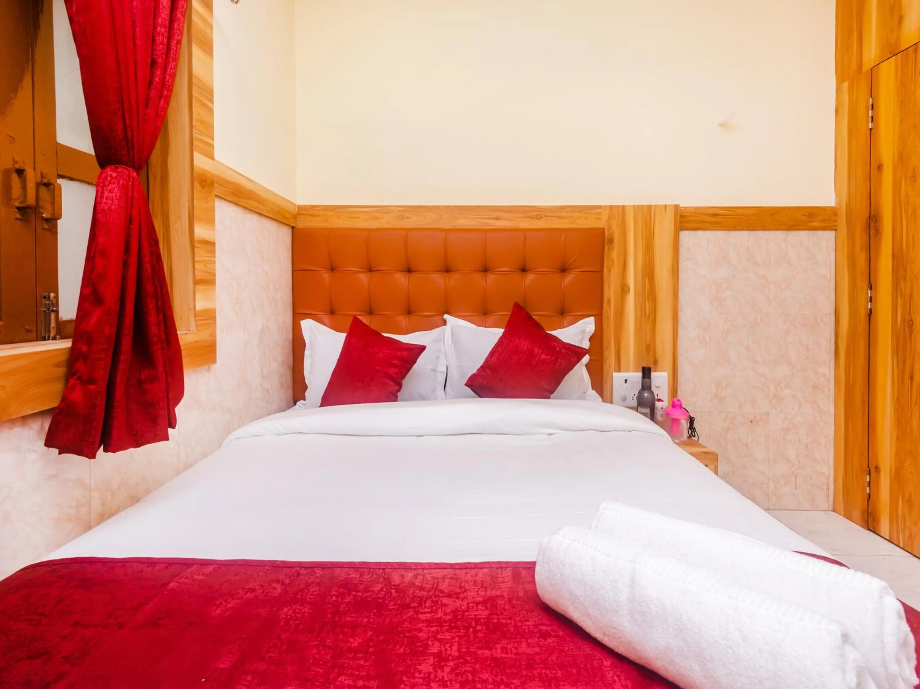 Bed in Aman Hotel near CST