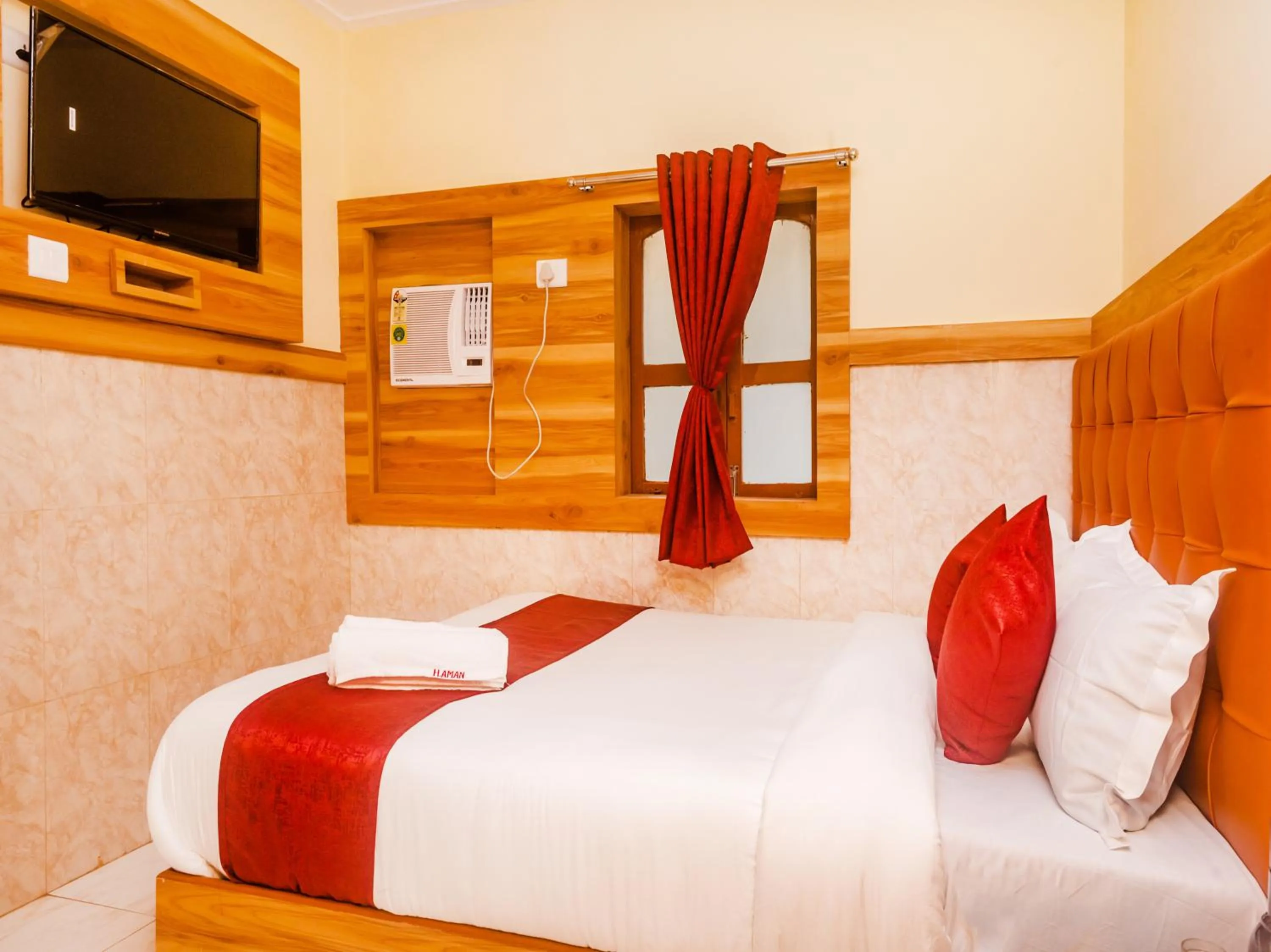 Bed in Aman Hotel near CST