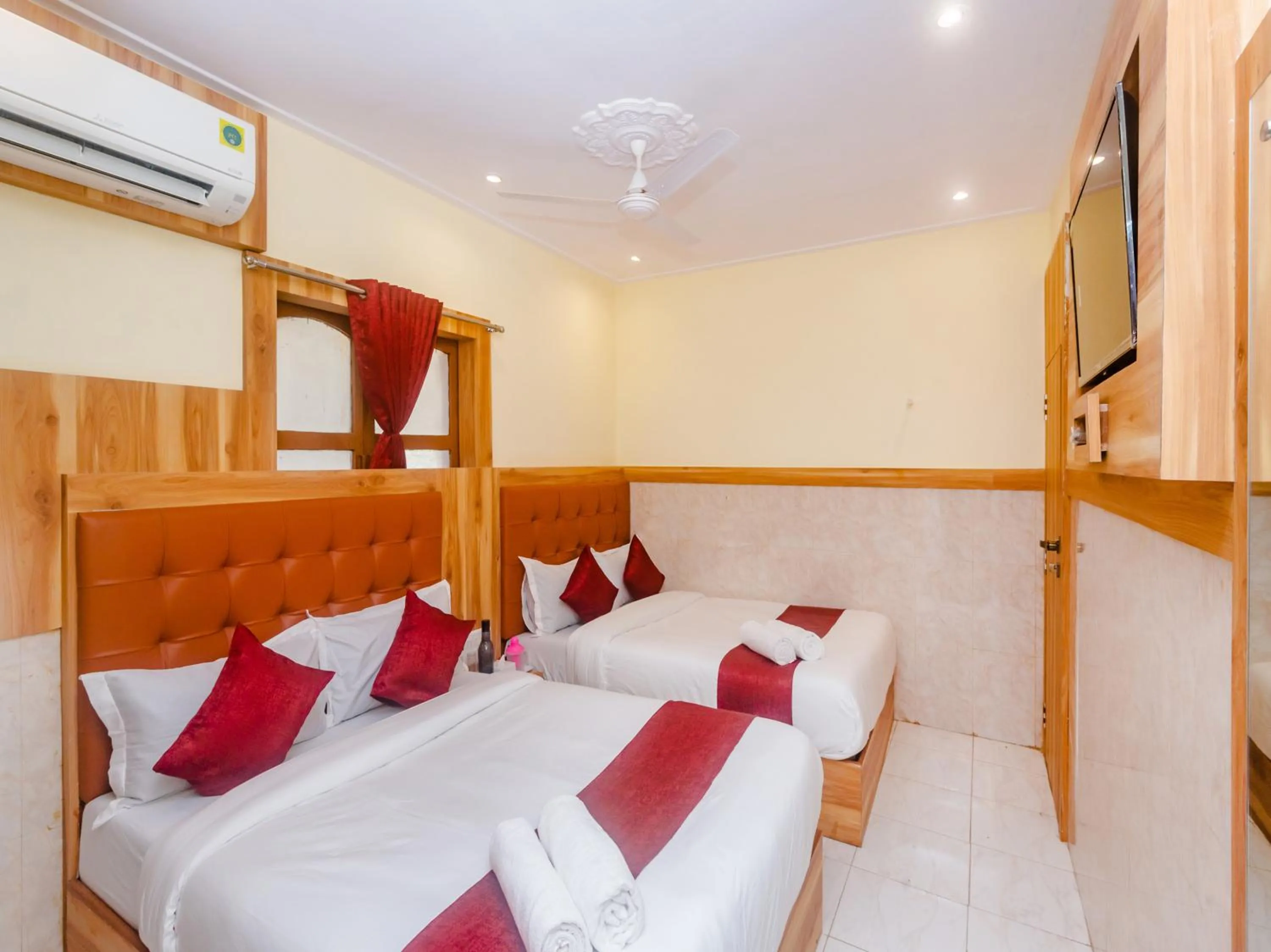 Bed in Aman Hotel near CST