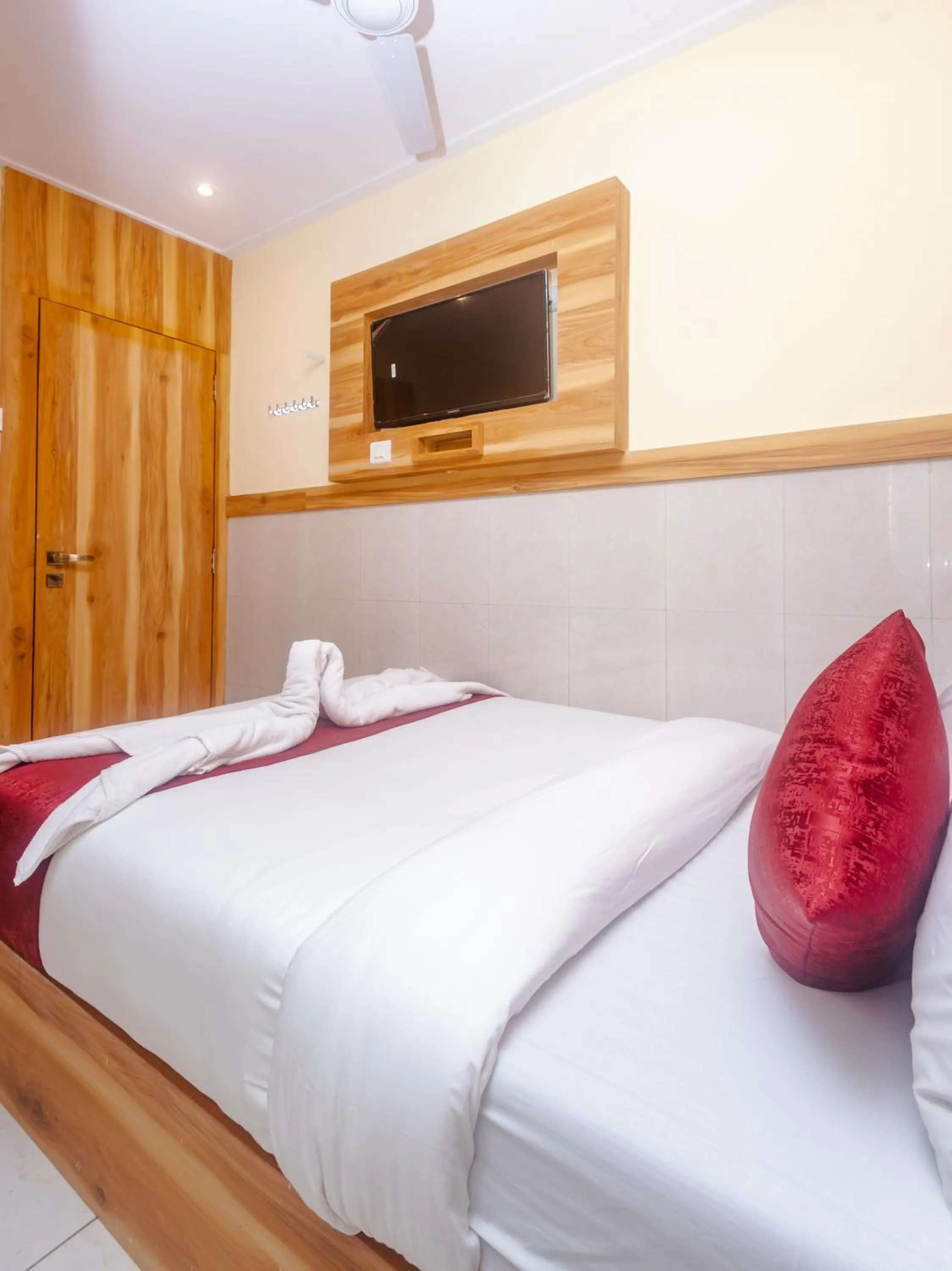 Bed in Aman Hotel near CST