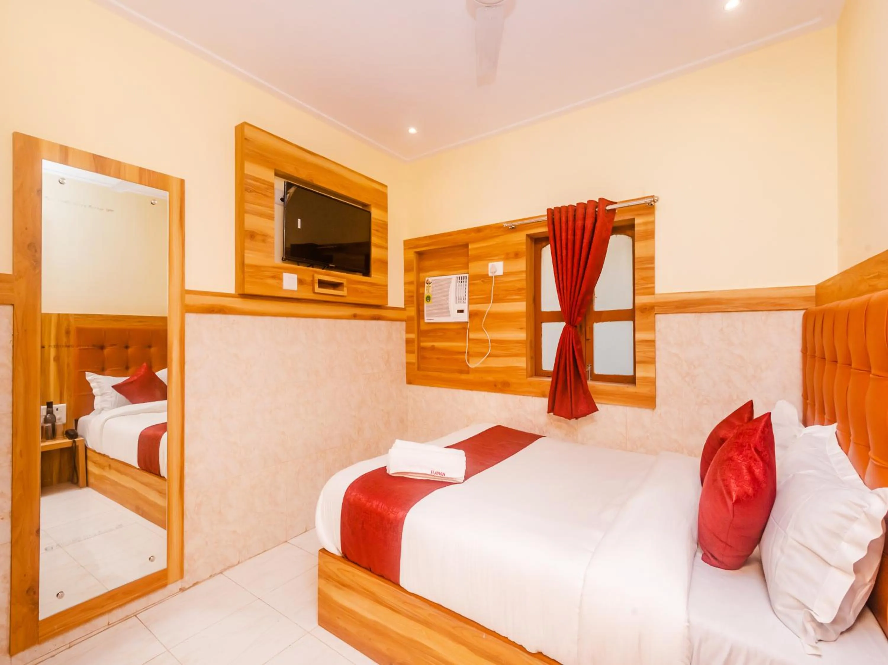 Bed in Aman Hotel near CST