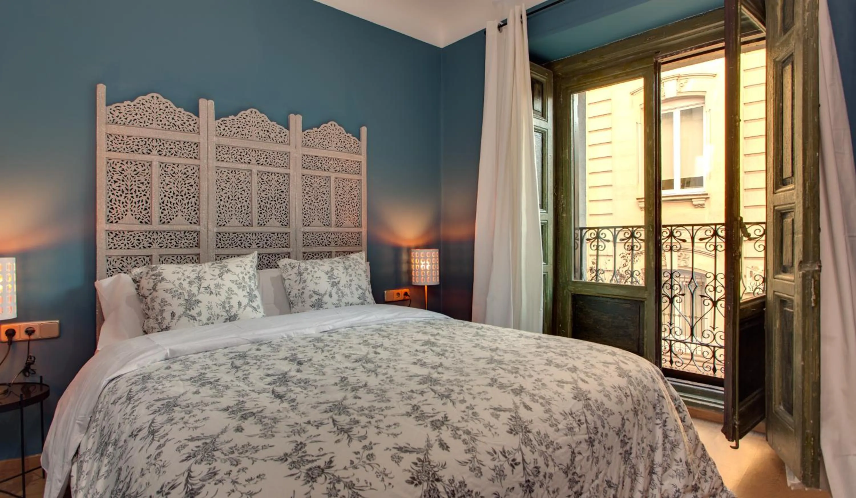 Decorative detail, Bed in AbraCadabra Suites