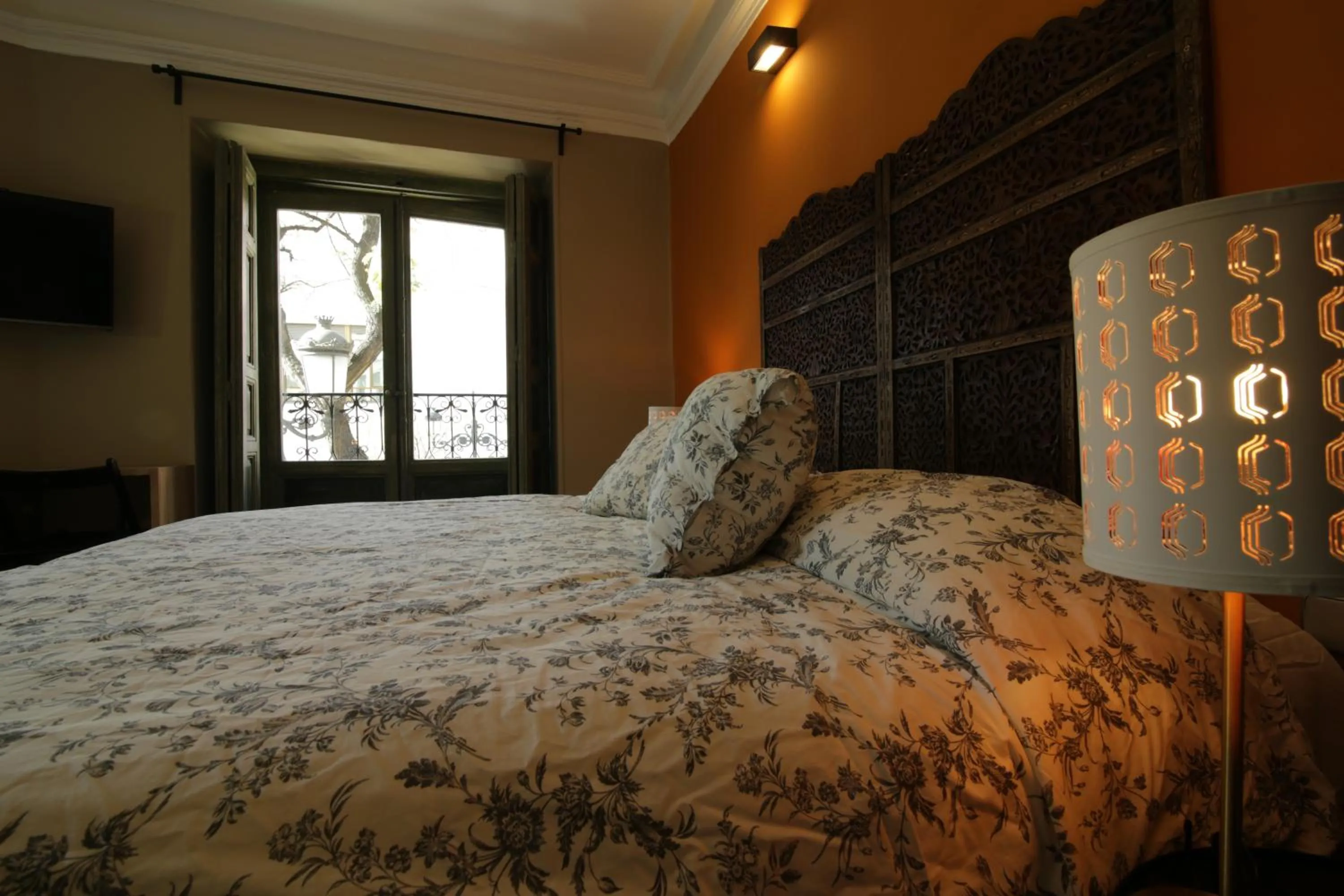 Photo of the whole room, Bed in AbraCadabra Suites