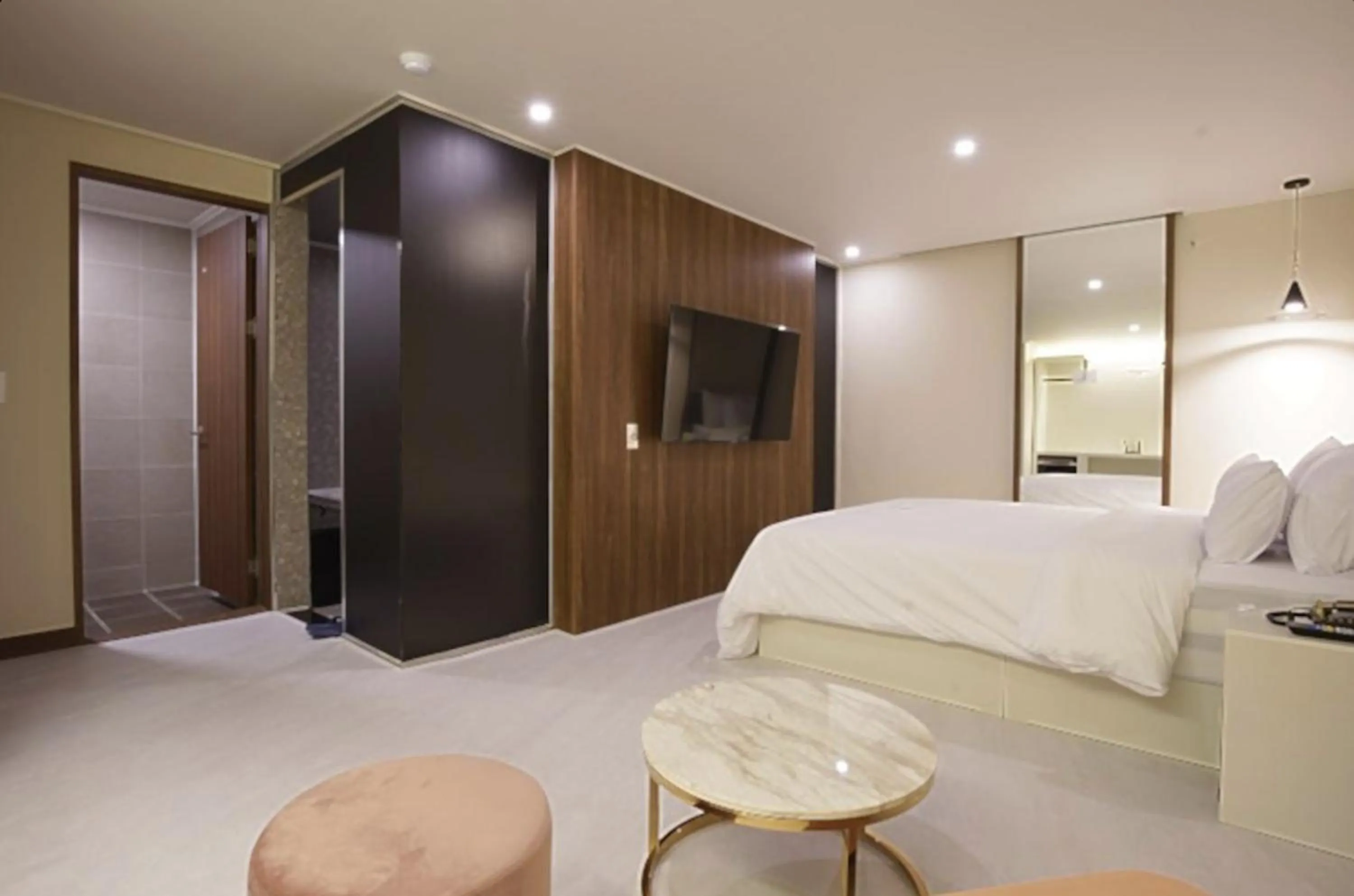 Bed in Icon Hotel Gunsan