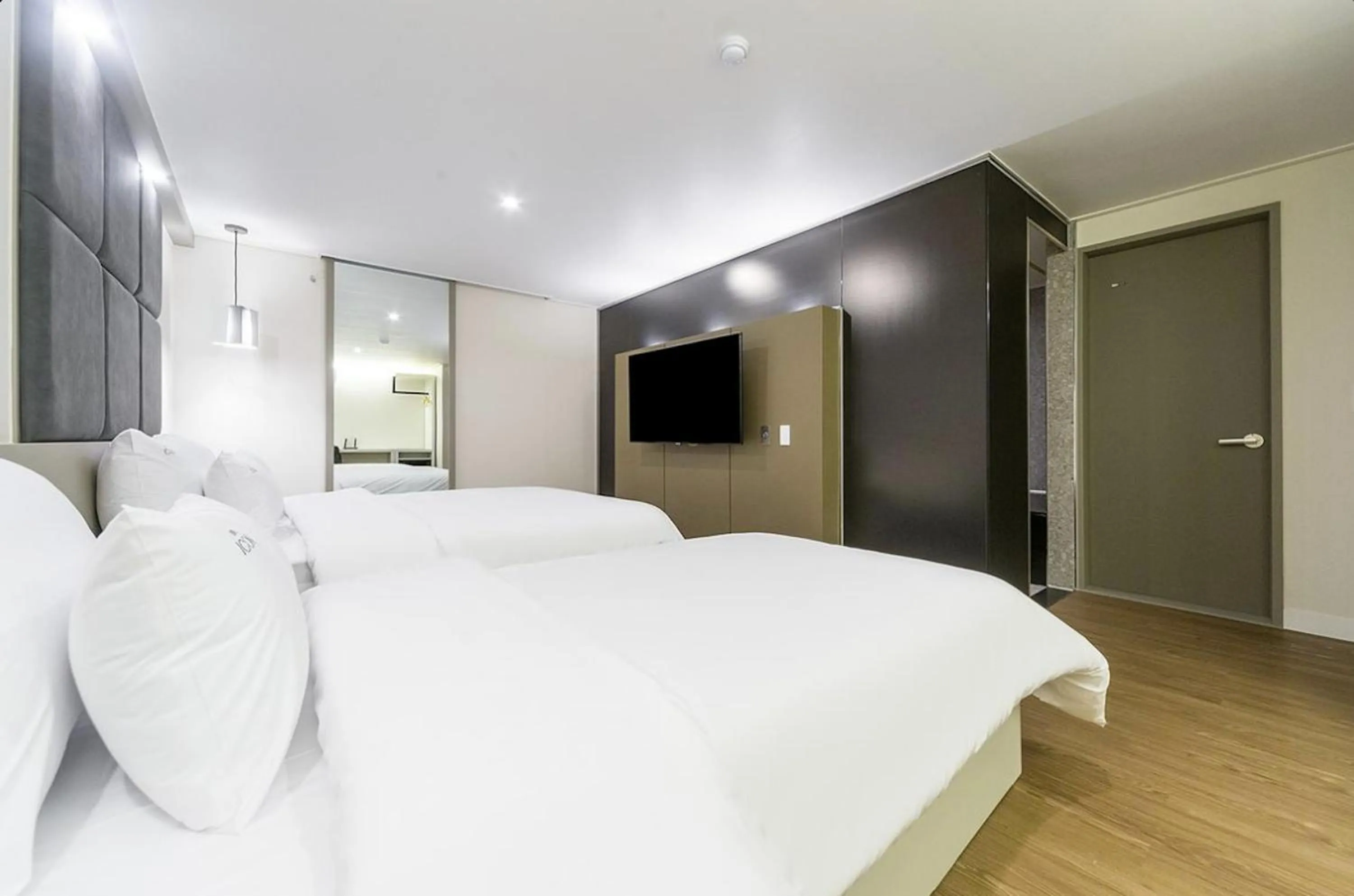 Bed in Icon Hotel Gunsan