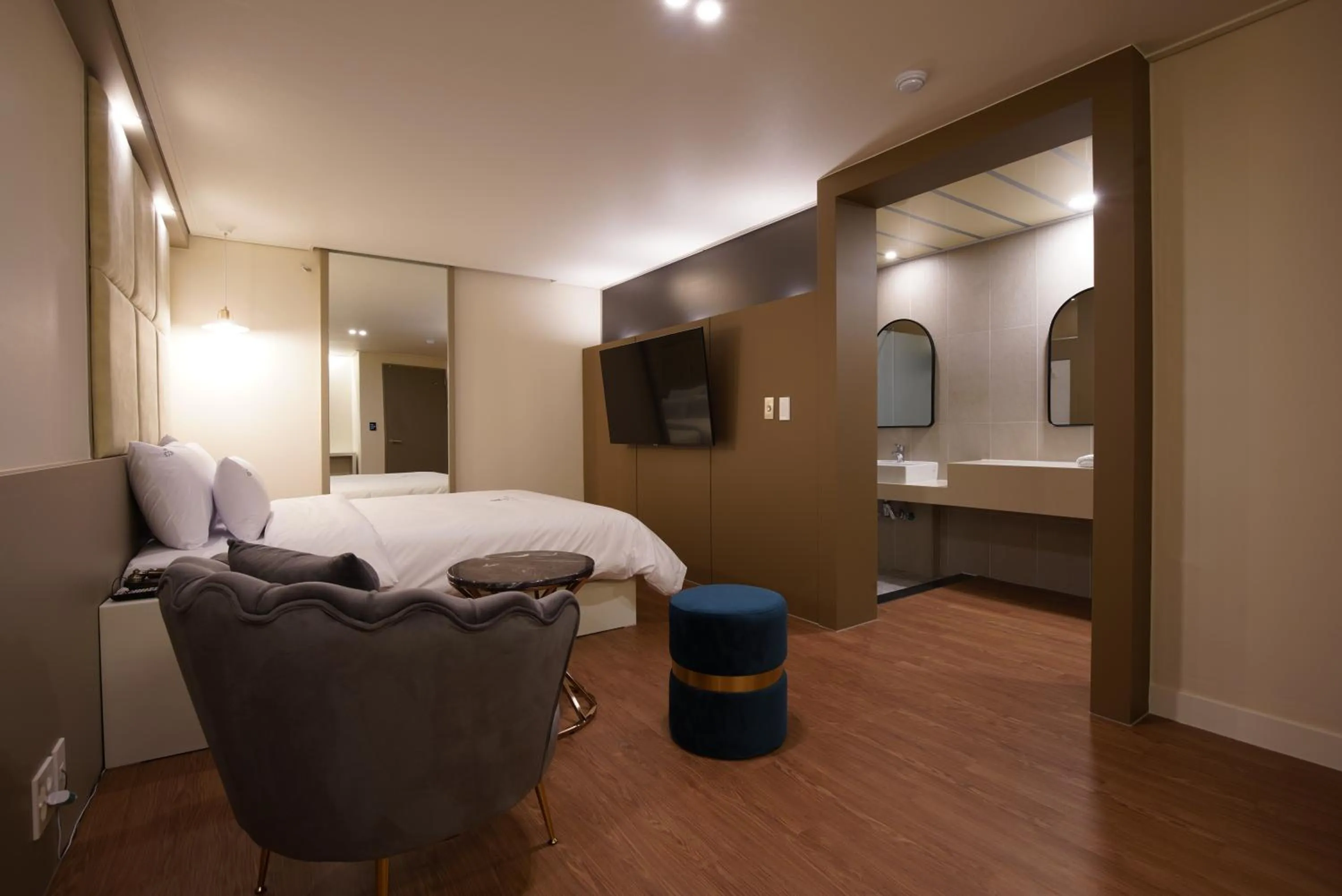 Bed in Icon Hotel Gunsan