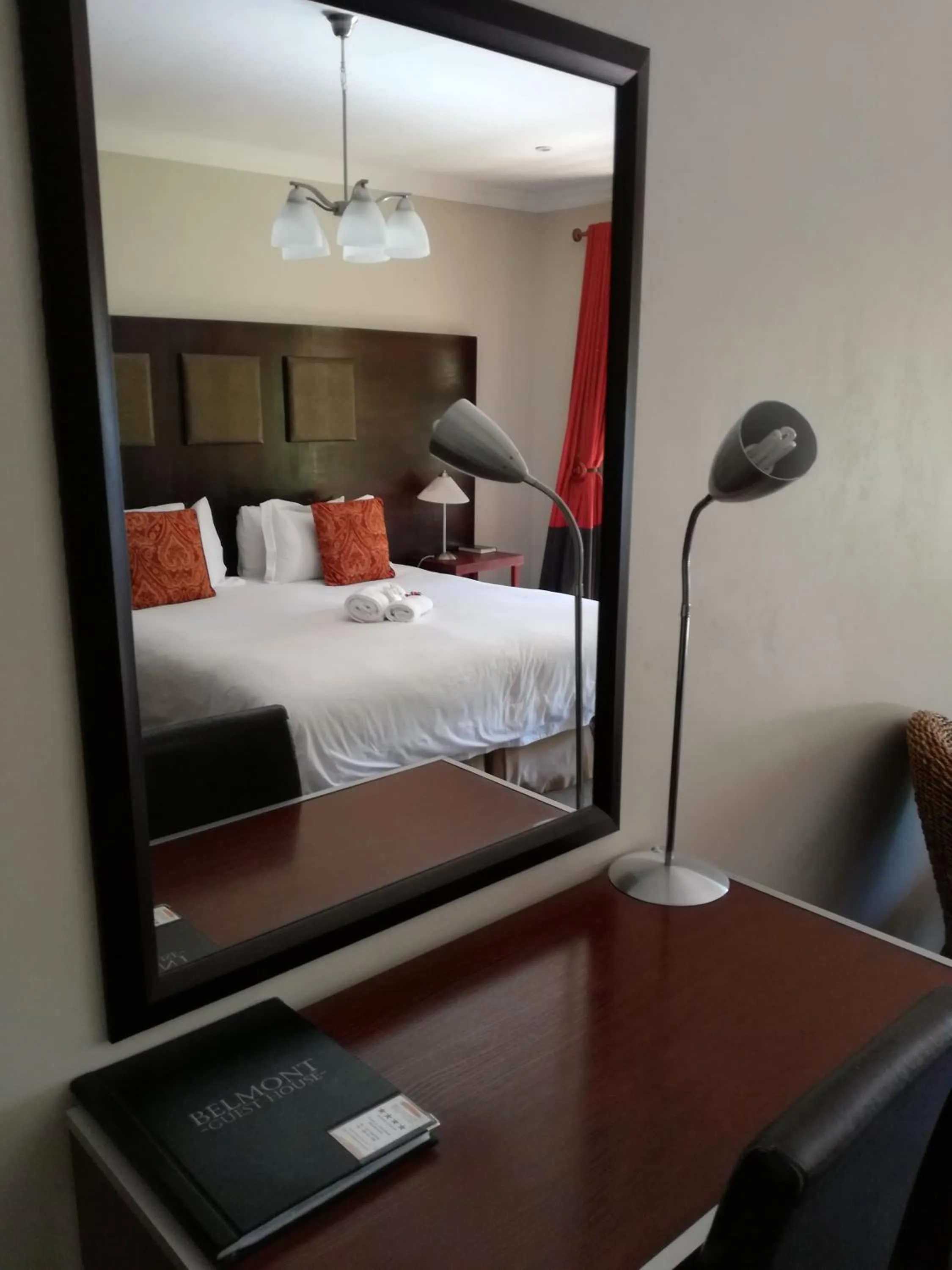 TV and multimedia, Bed in Belmont Guesthouse