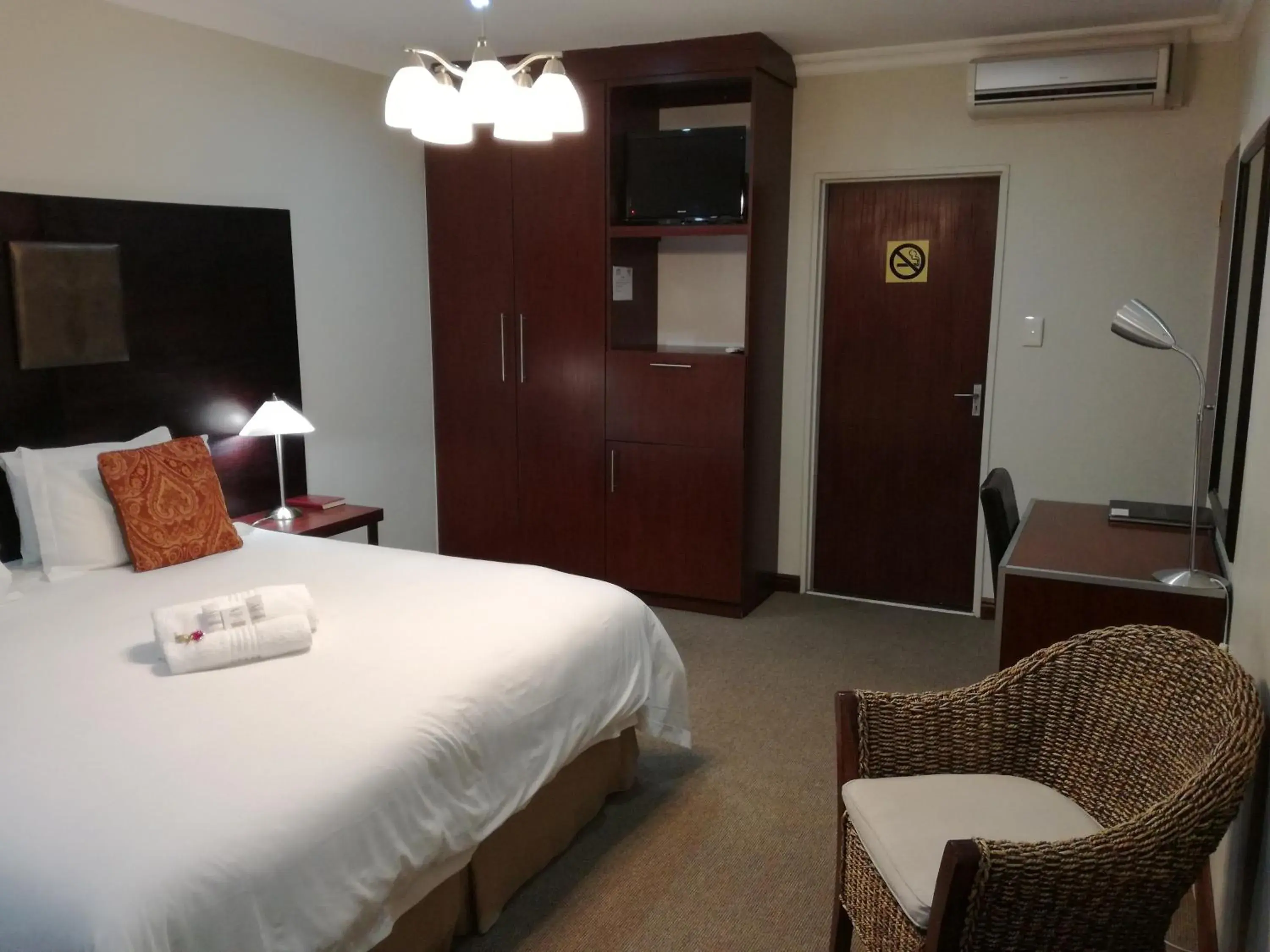 Twin Room - single occupancy in Belmont Guesthouse Twin Room - single occupancy in Belmont Guesthouse