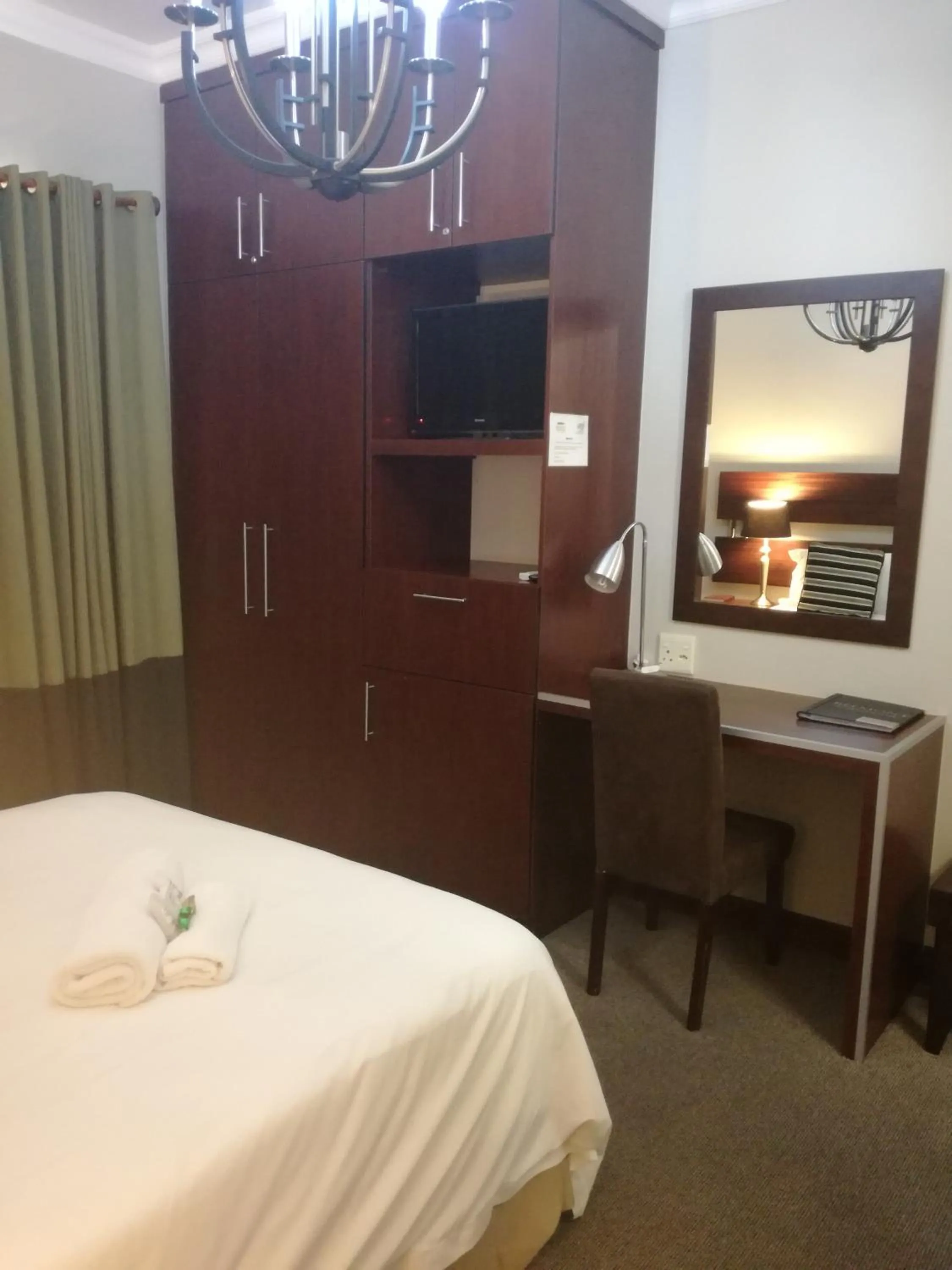 TV and multimedia, Bed in Belmont Guesthouse