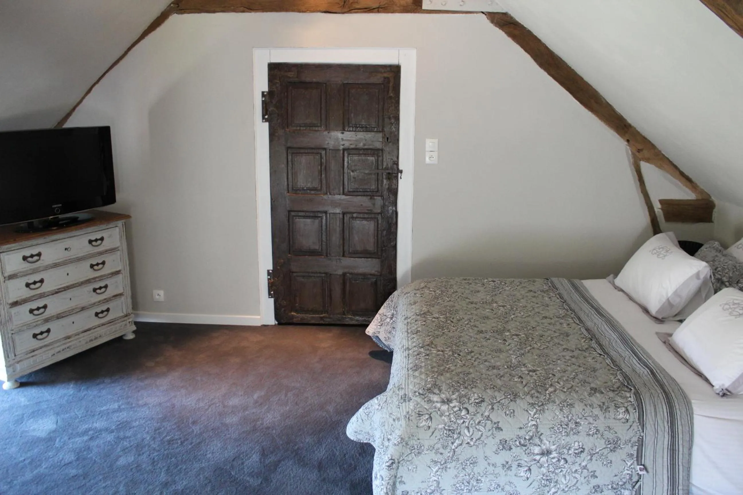 TV and multimedia, Bed in La Sévinais