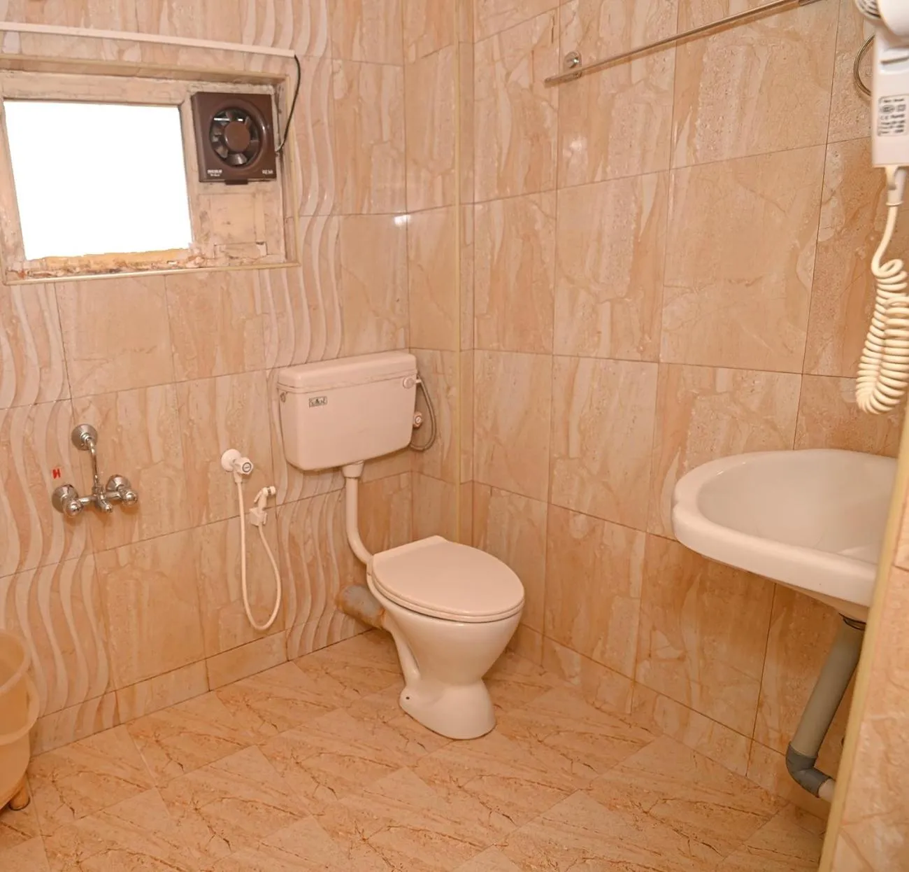 Toilet in Hotel Vivek