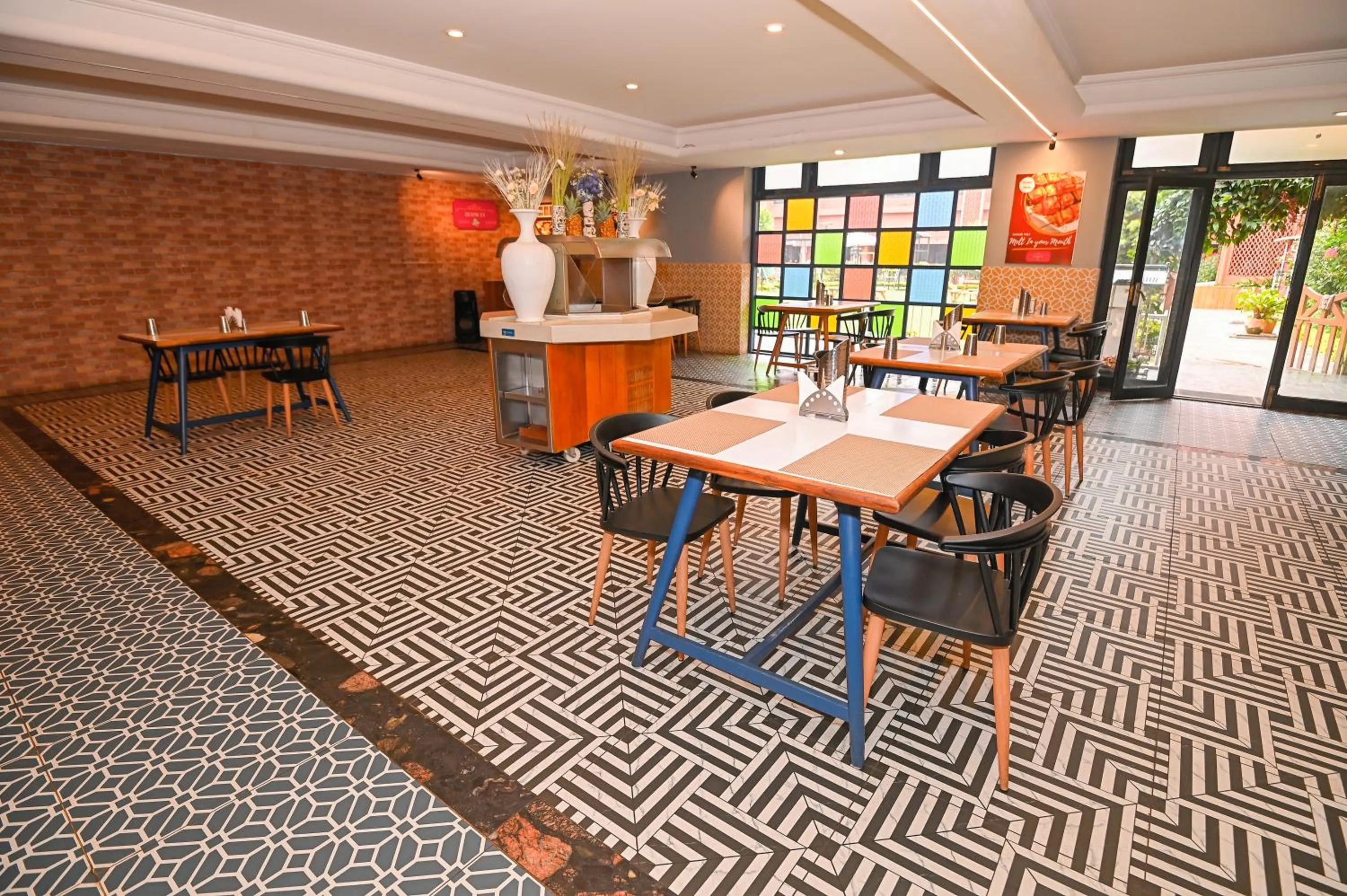 Restaurant/places to eat in Hotel Vivek