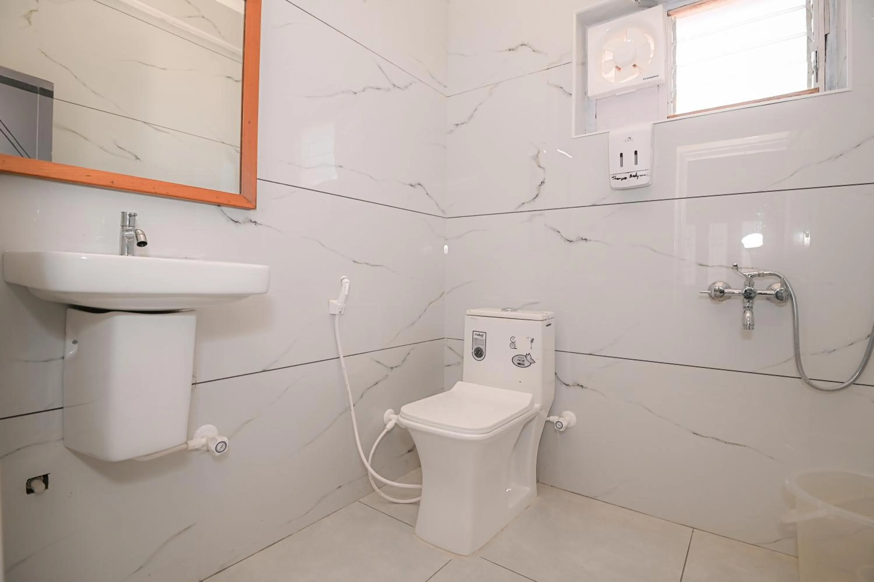 Toilet in Hotel Vivek