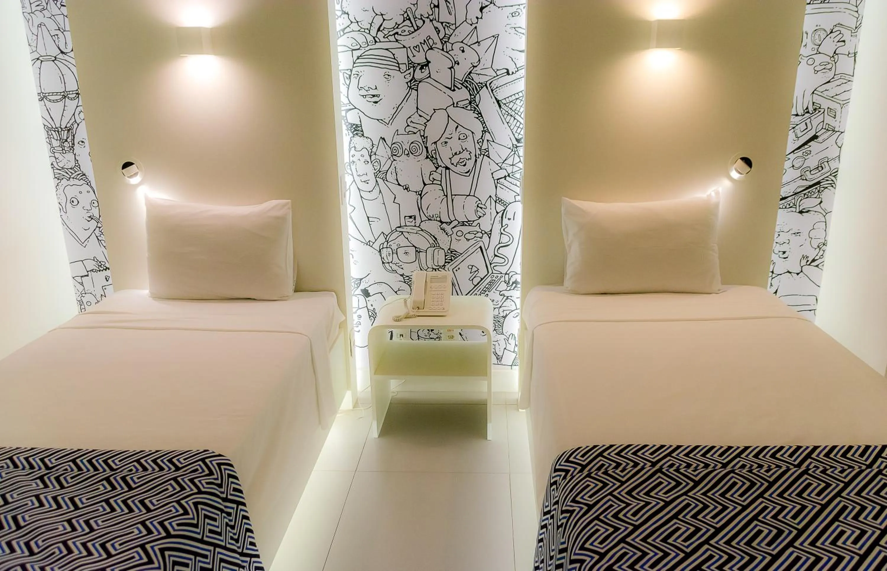 Bathroom, Bed in Golden Tower Shopping by Fênix Hotéis