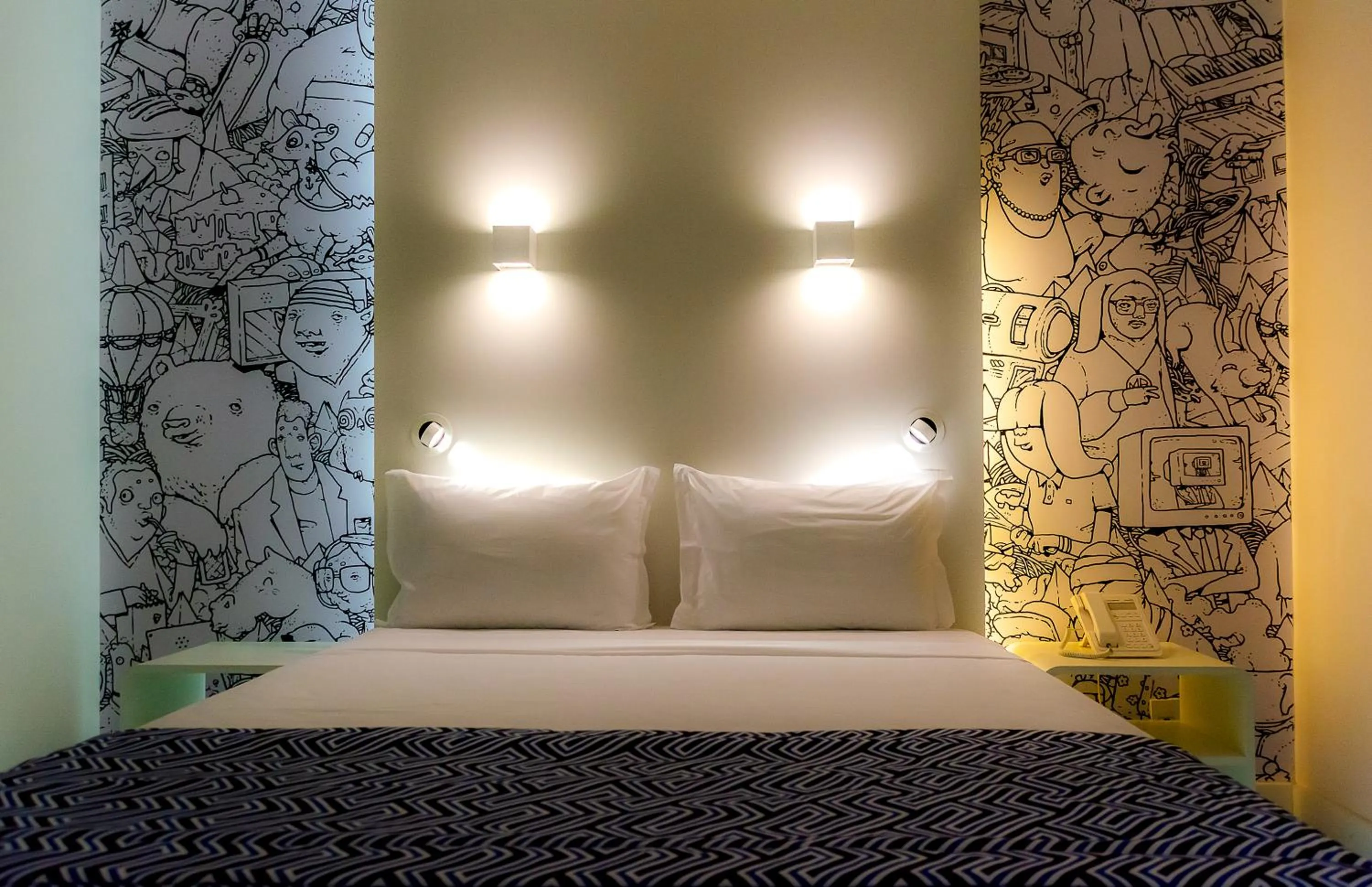 Bed in Golden Tower Shopping by Fênix Hotéis