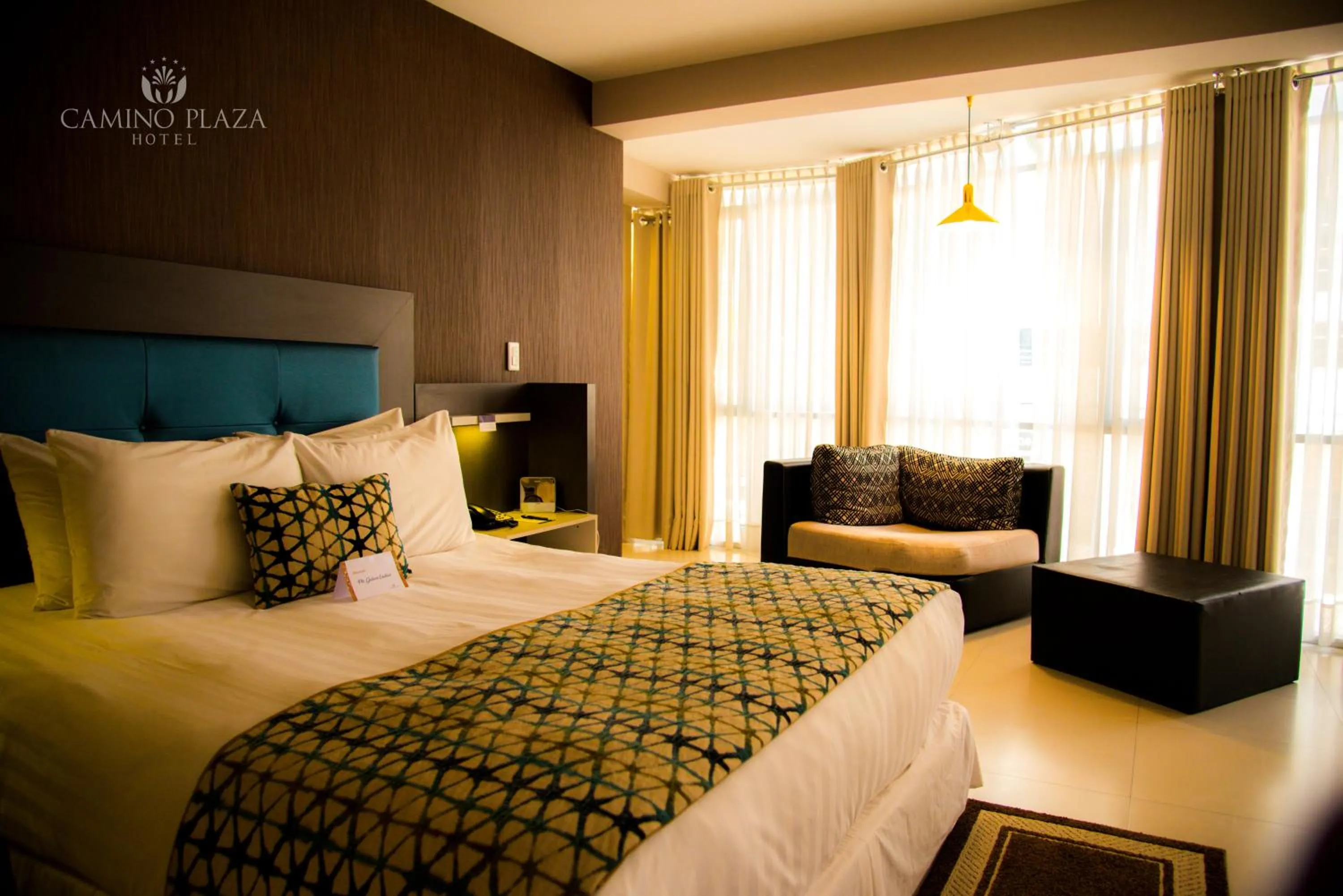 Photo of the whole room, Bed in Camino Plaza