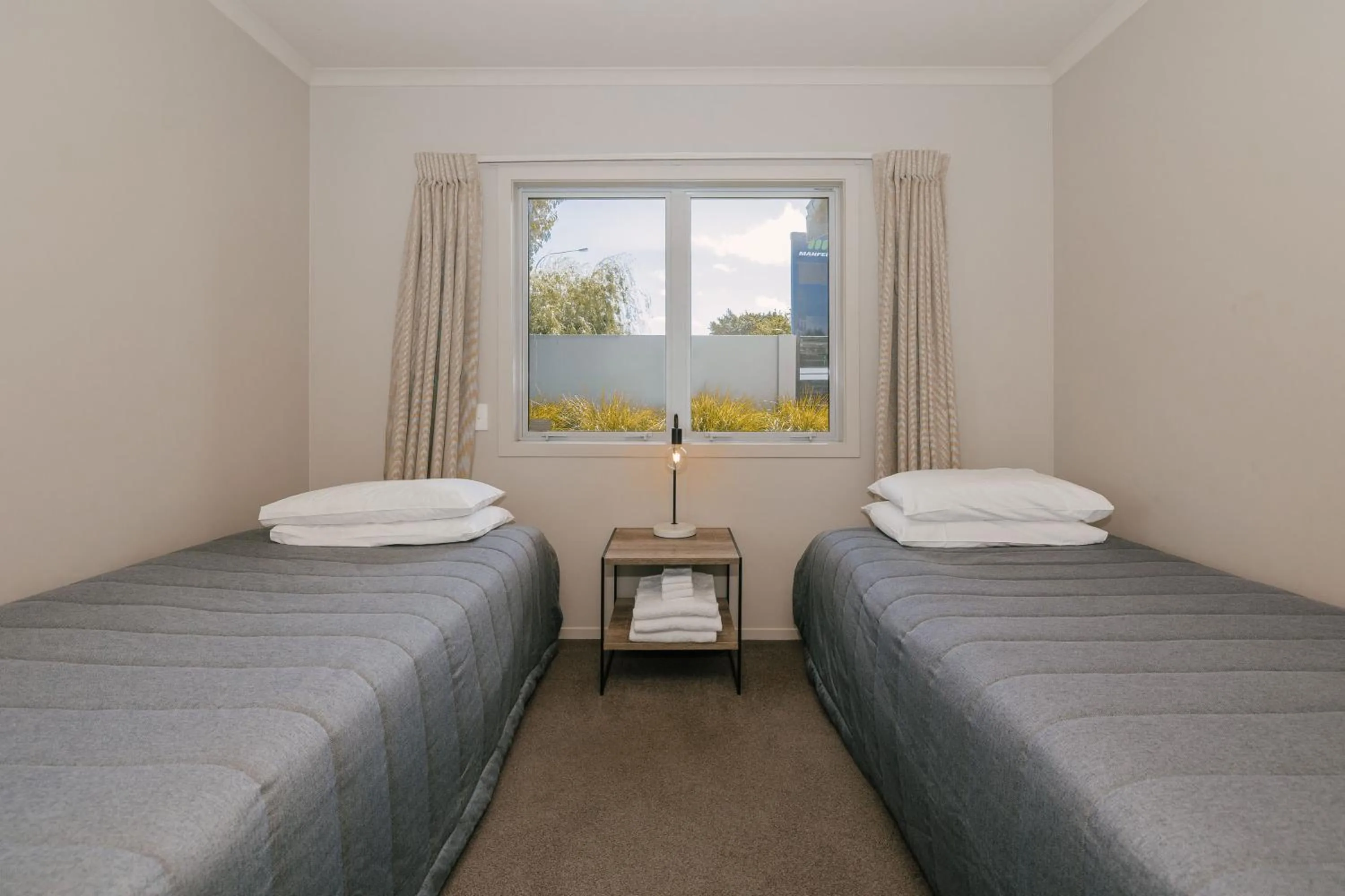 Bedroom, Bed in South Street West Motel