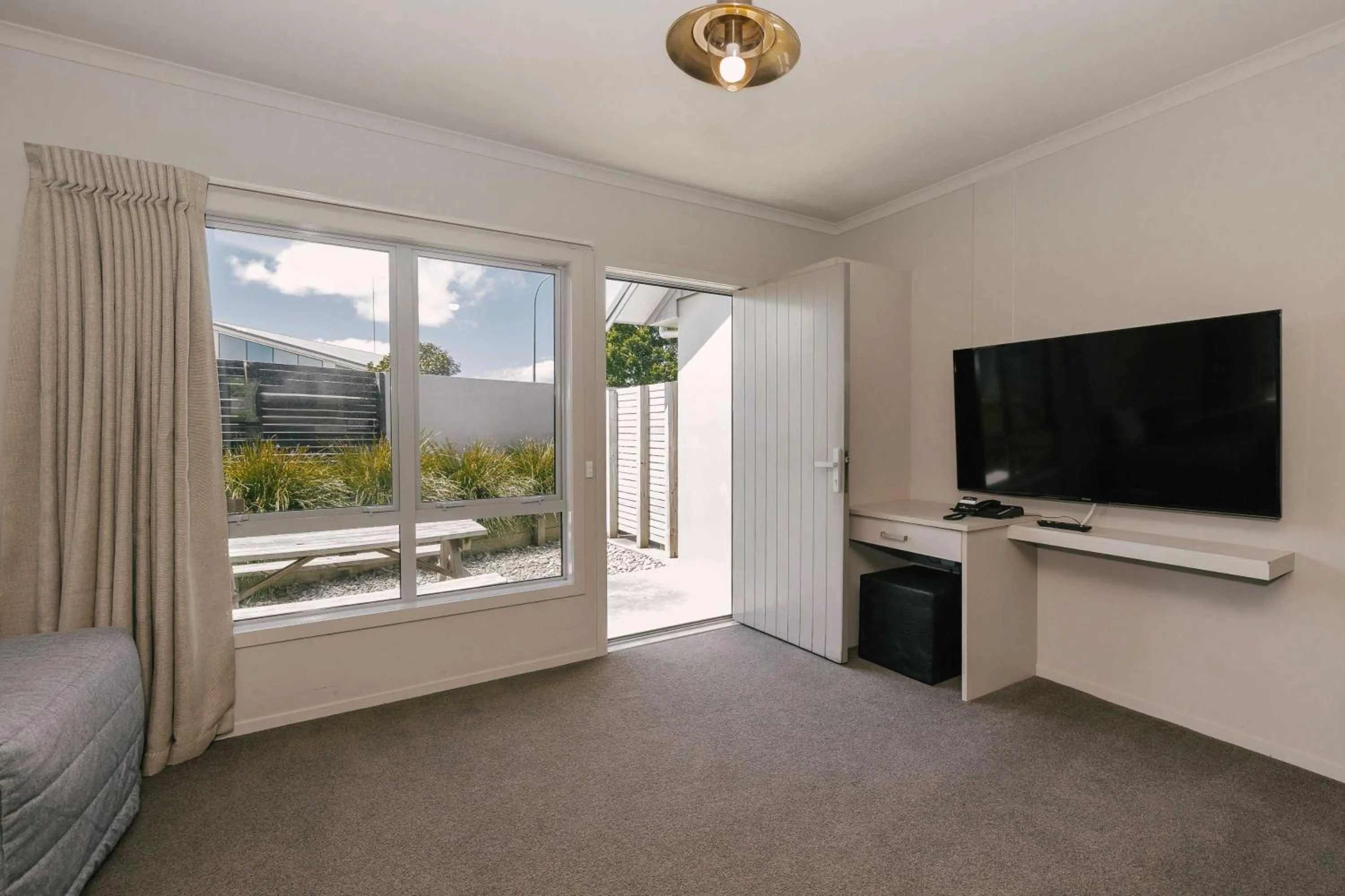 Living room in South Street West Motel