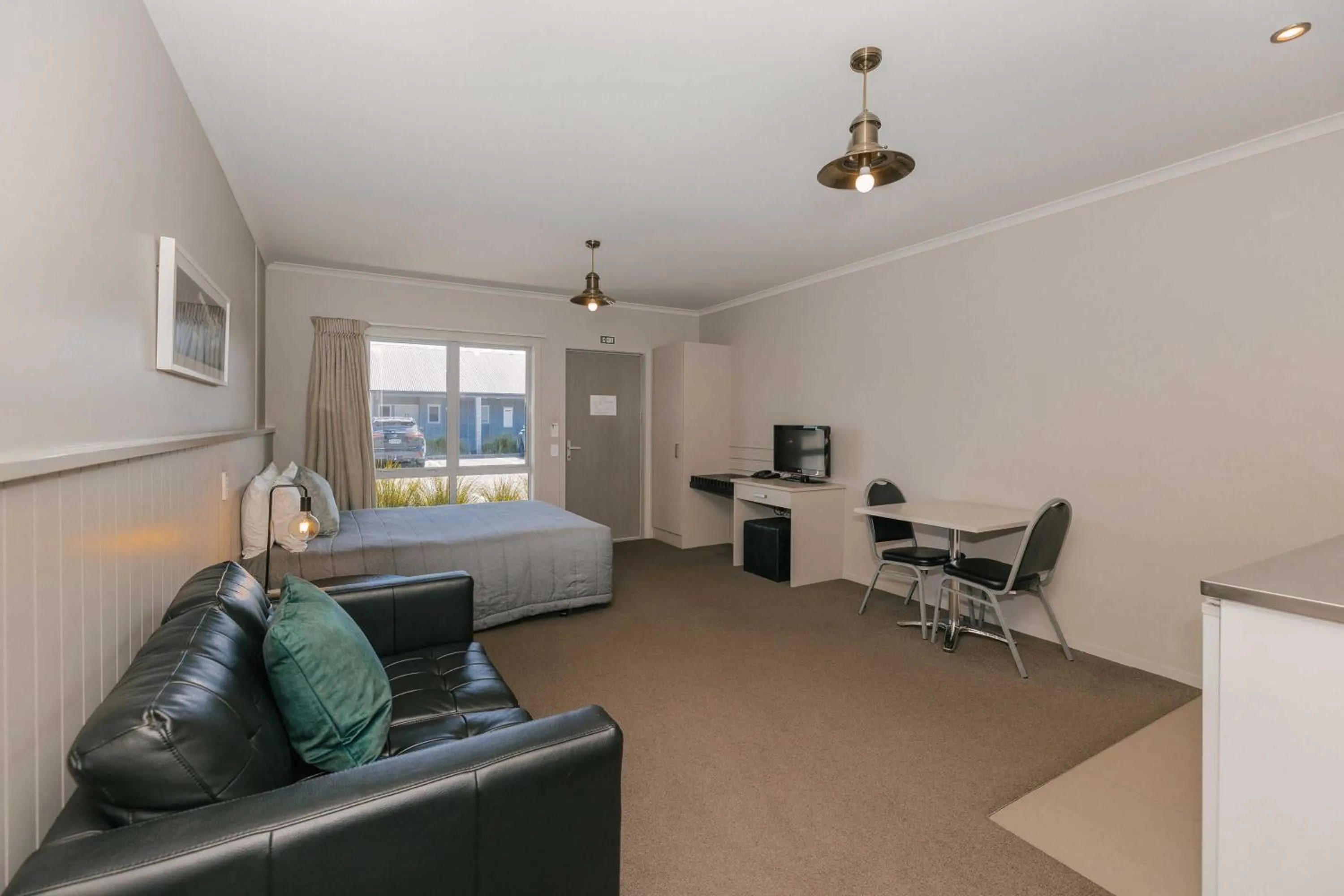 Living room in South Street West Motel