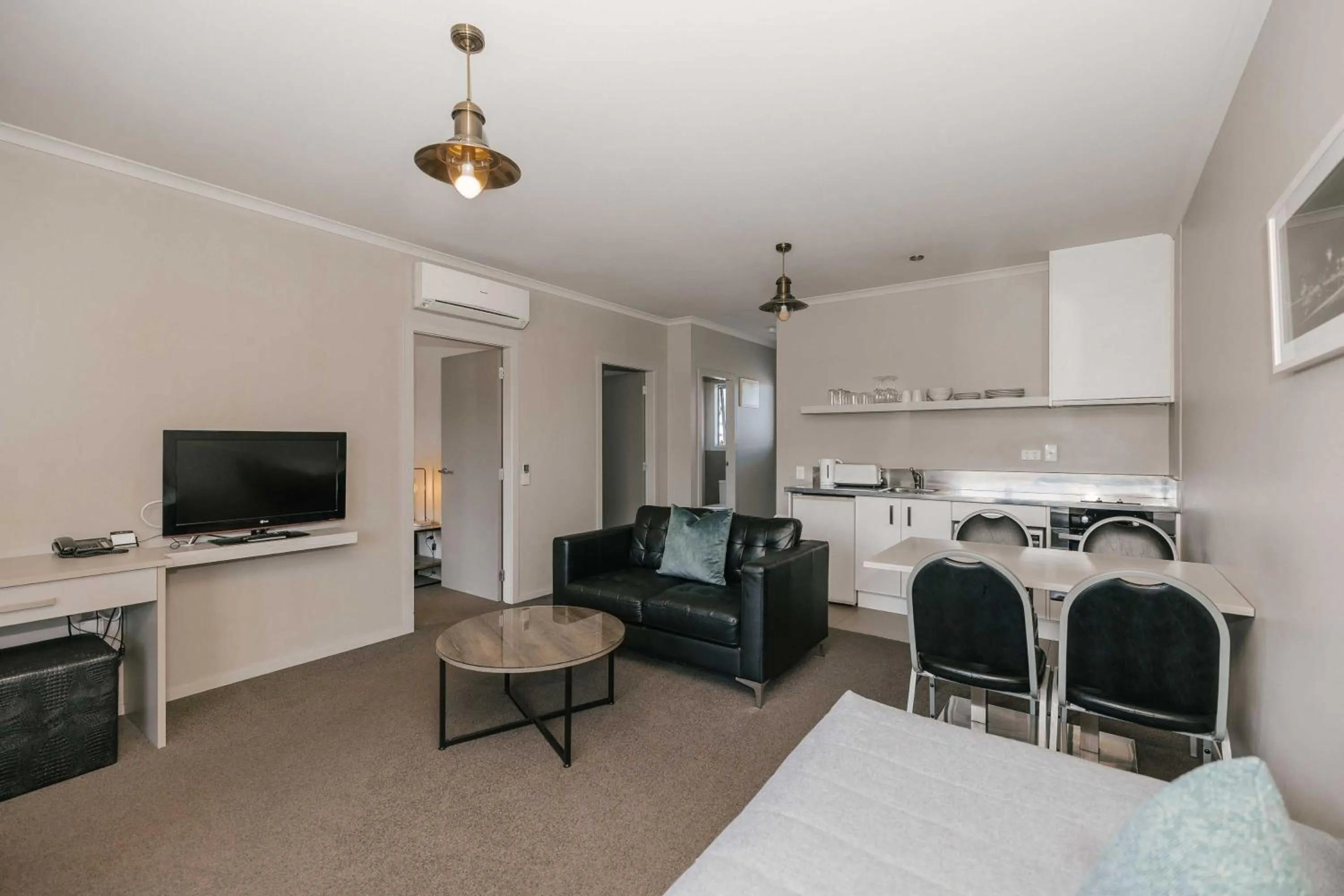 Living room in South Street West Motel