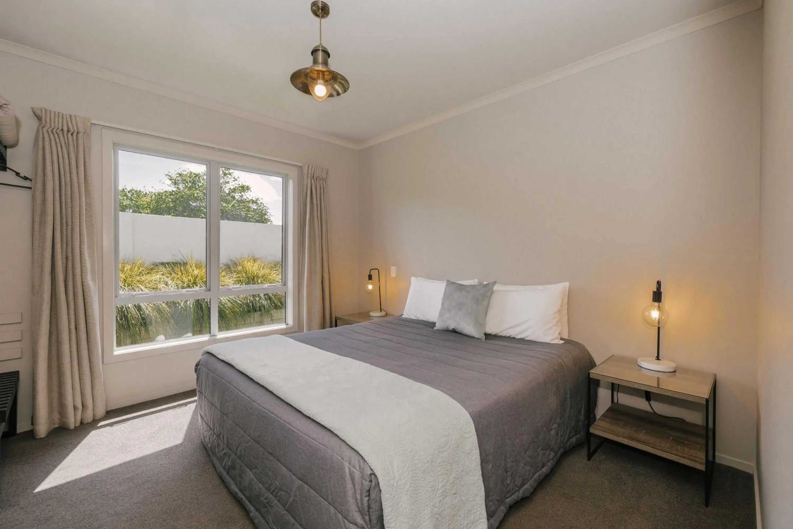 Bedroom, Bed in South Street West Motel