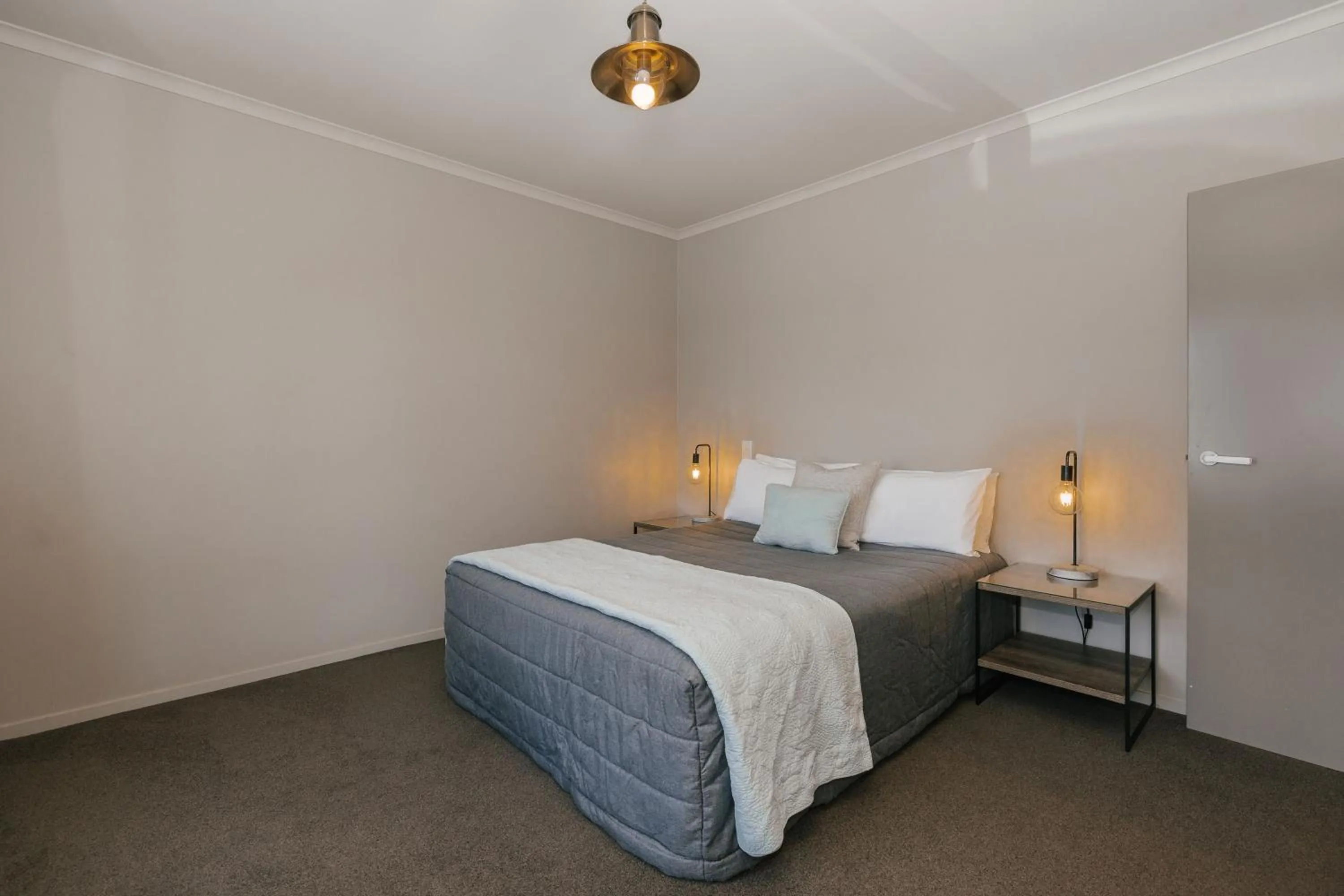 Bedroom, Bed in South Street West Motel