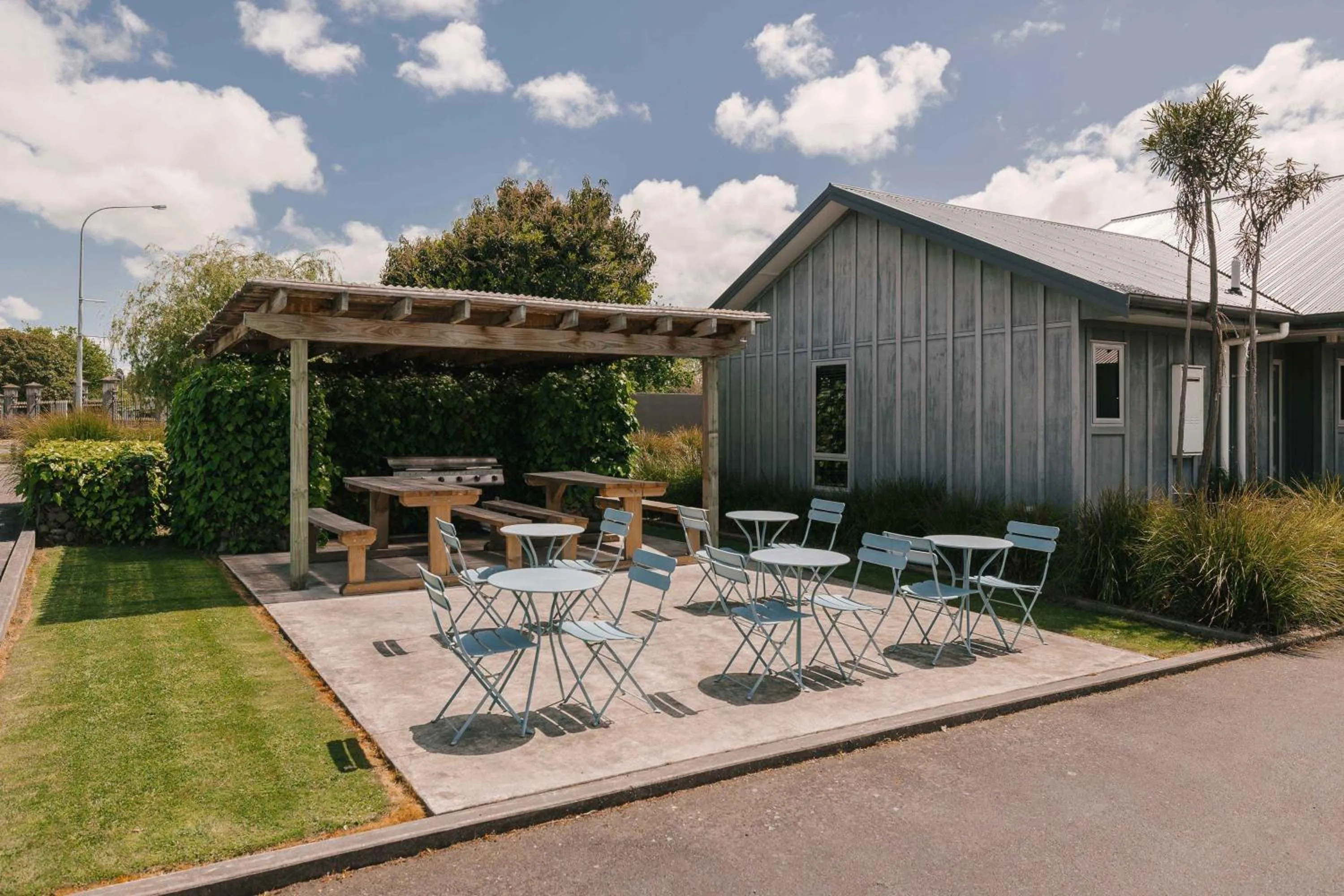 BBQ facilities in South Street West Motel