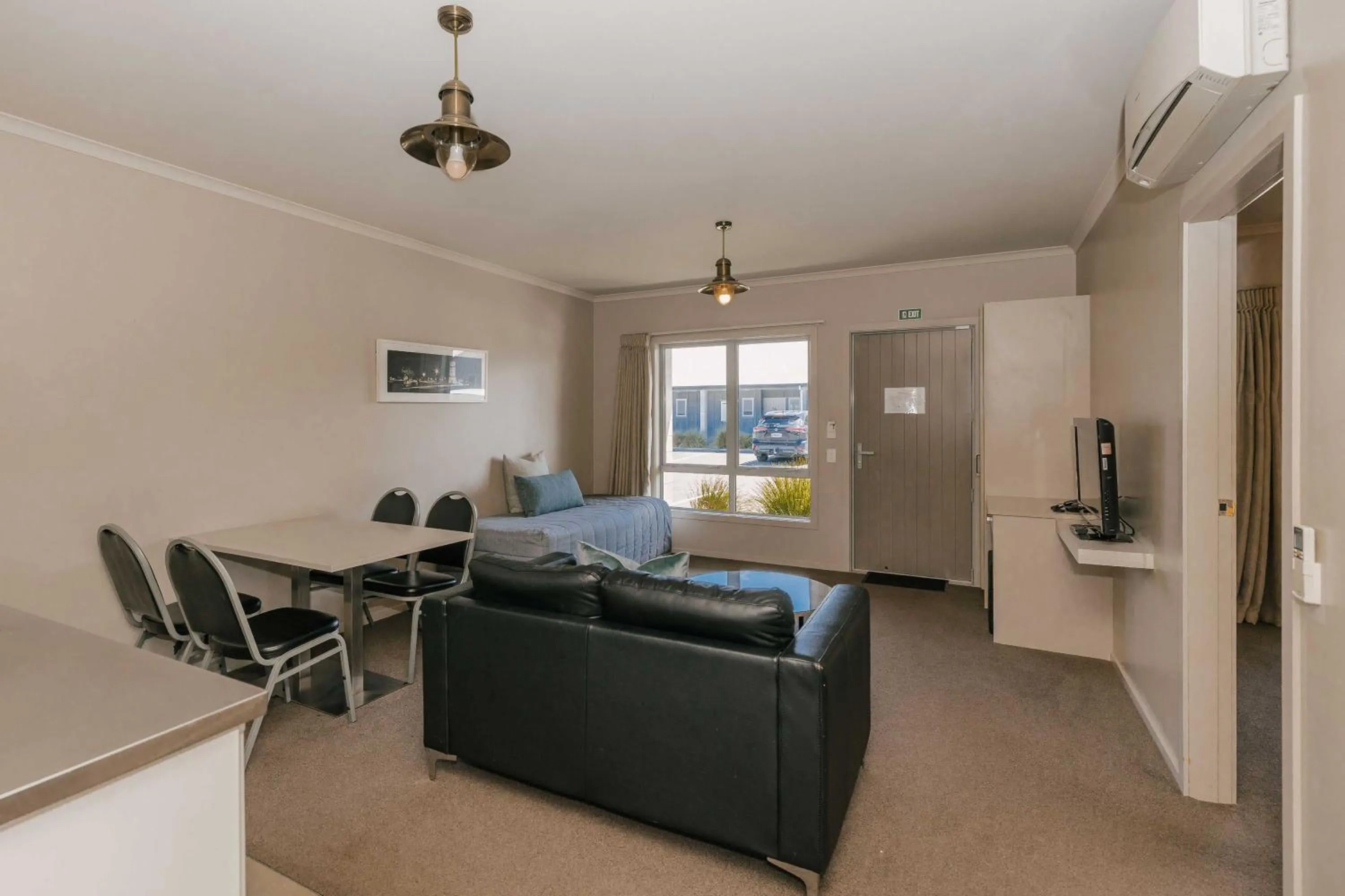 Living room in South Street West Motel