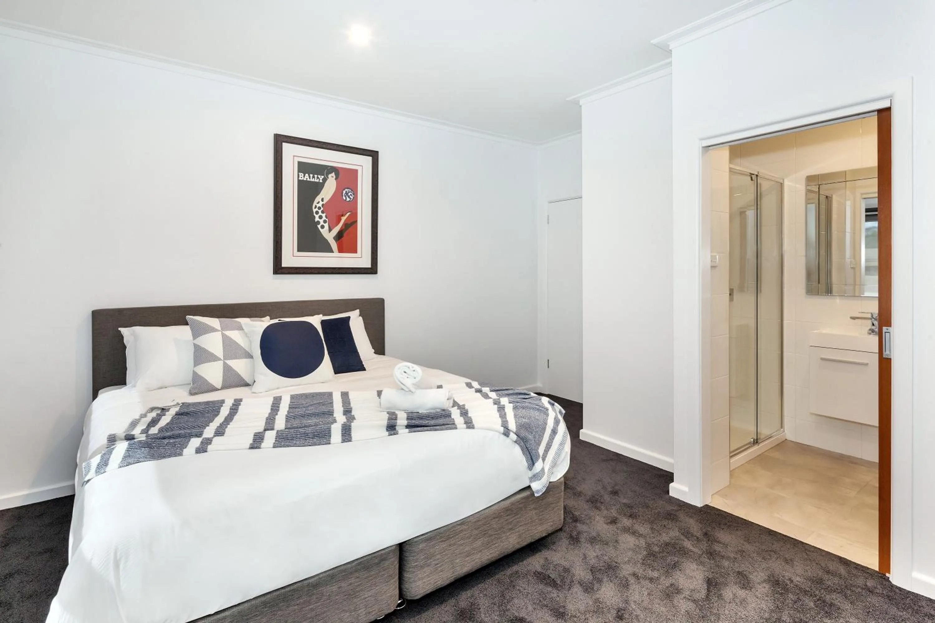 Grove St - Lake View - Two-Bedroom Two-Bathroom Apartment in Lake Wendouree Luxury Apartments