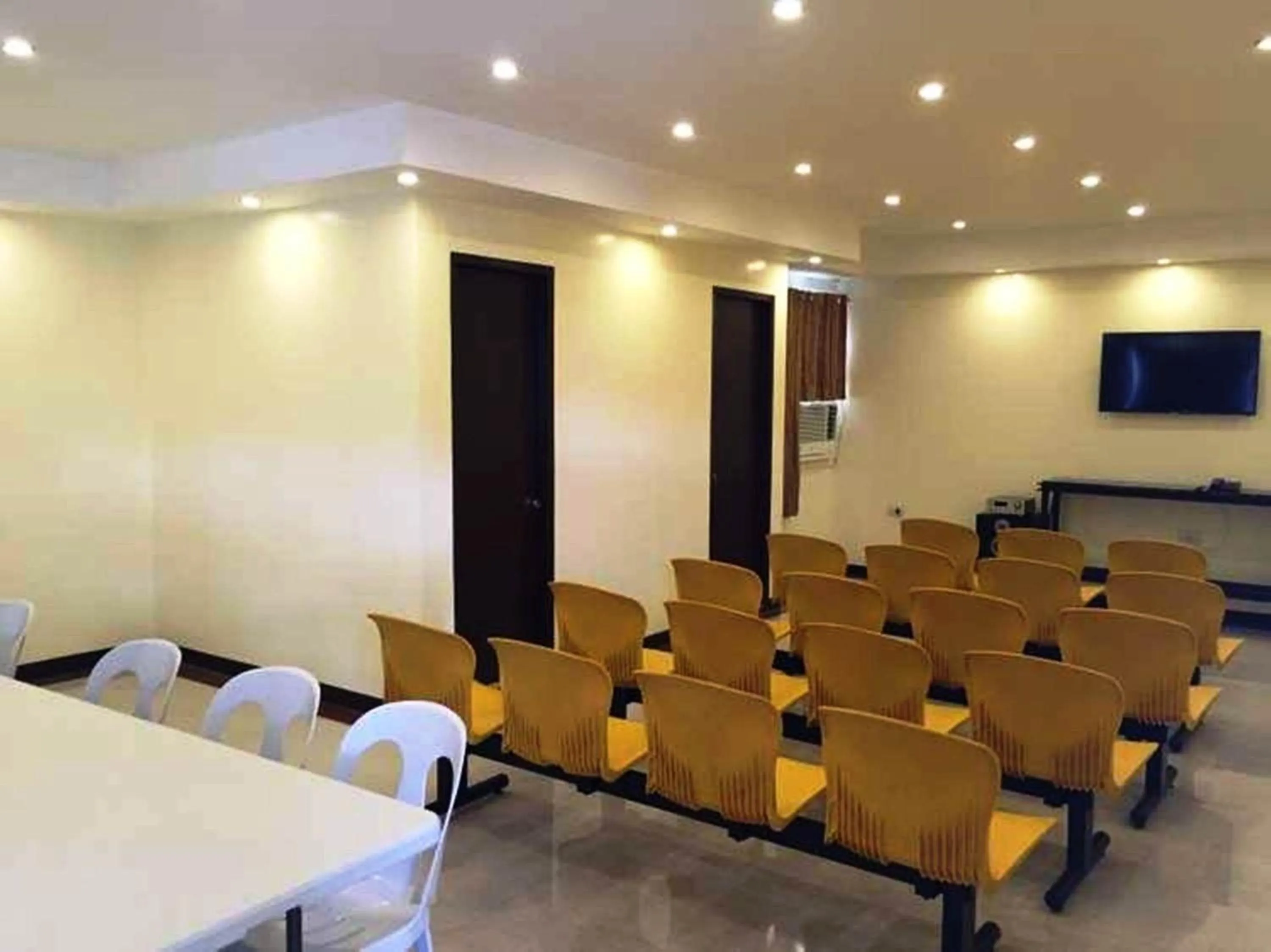 Meeting/conference room in Rainbowland Hotel