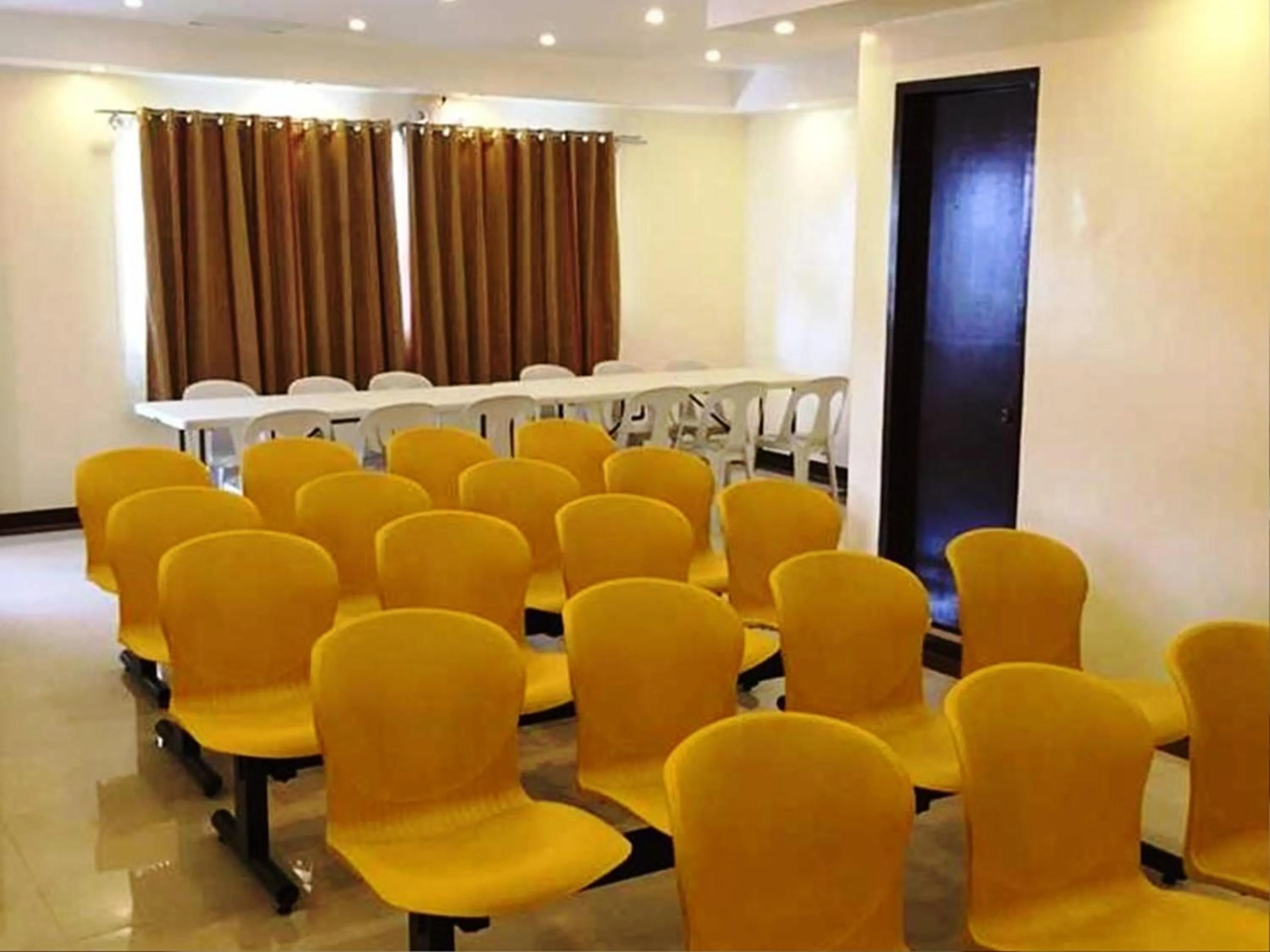 Meeting/conference room in Rainbowland Hotel