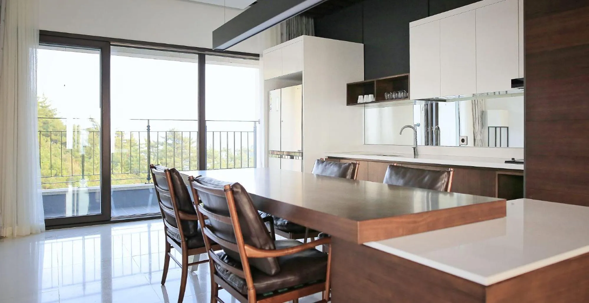 Kitchen or kitchenette in Lapis Hotel Namhae