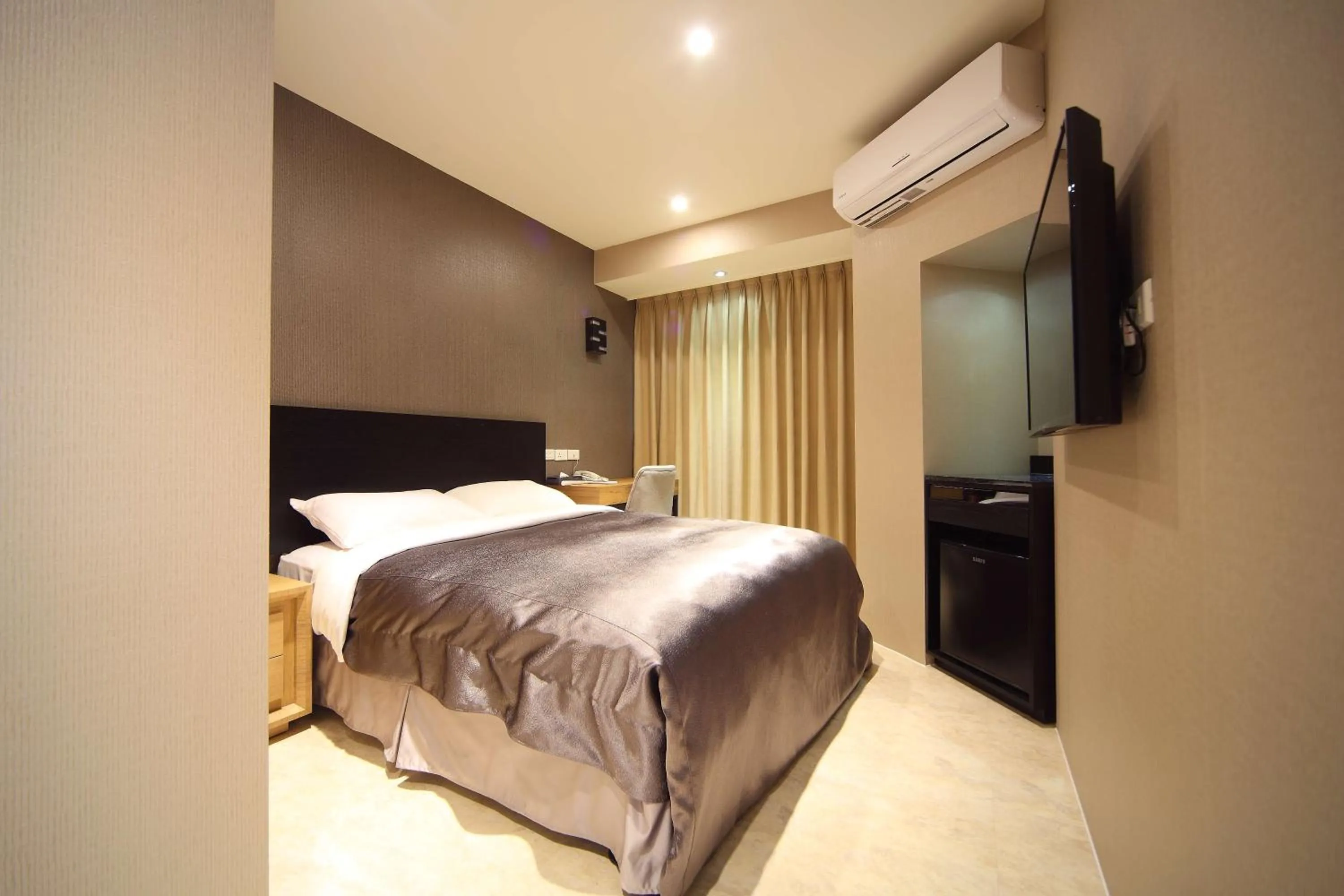 Photo of the whole room, Bed in E-House Xining Branch