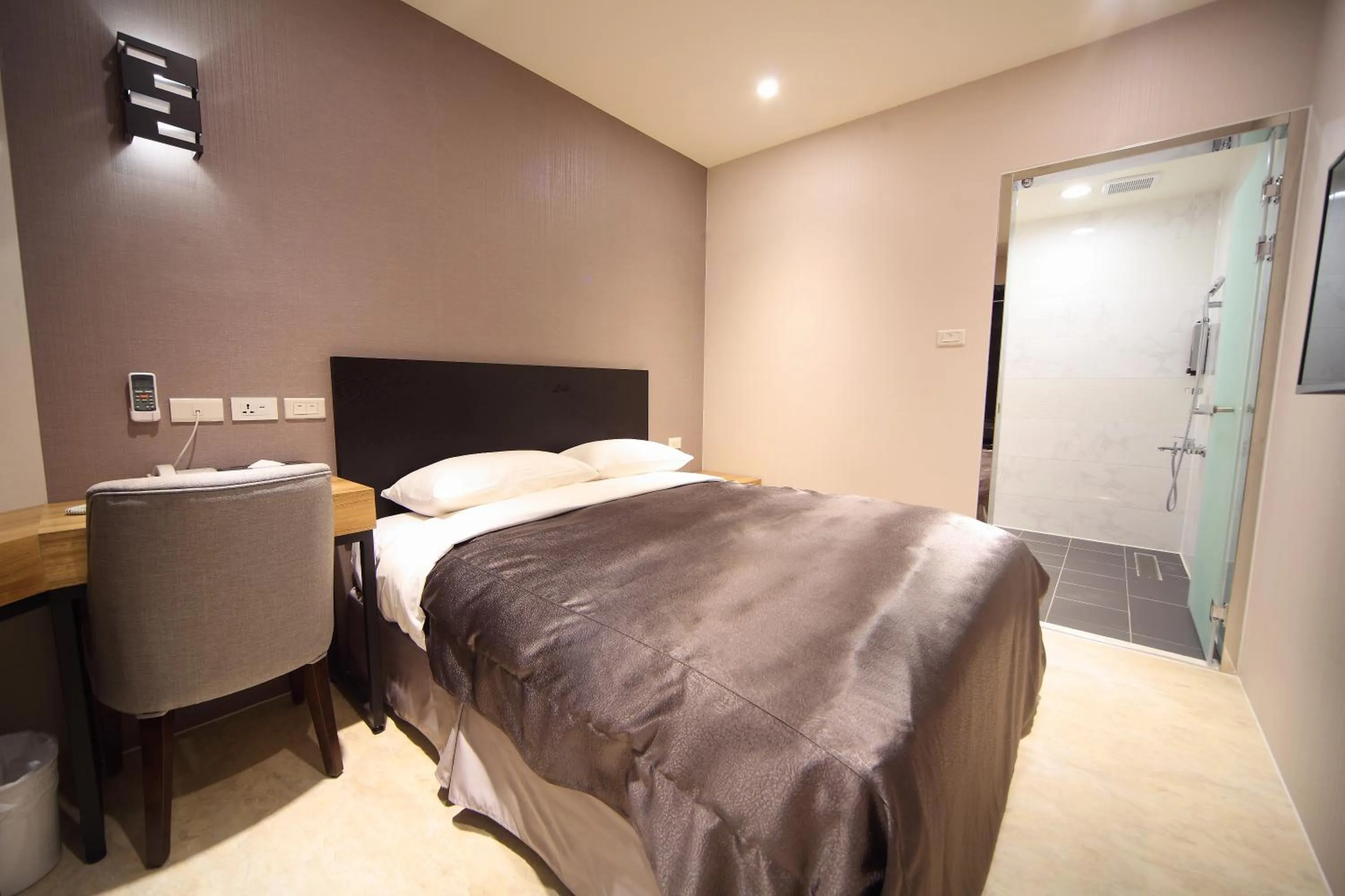 Photo of the whole room, Bed in E-House Xining Branch