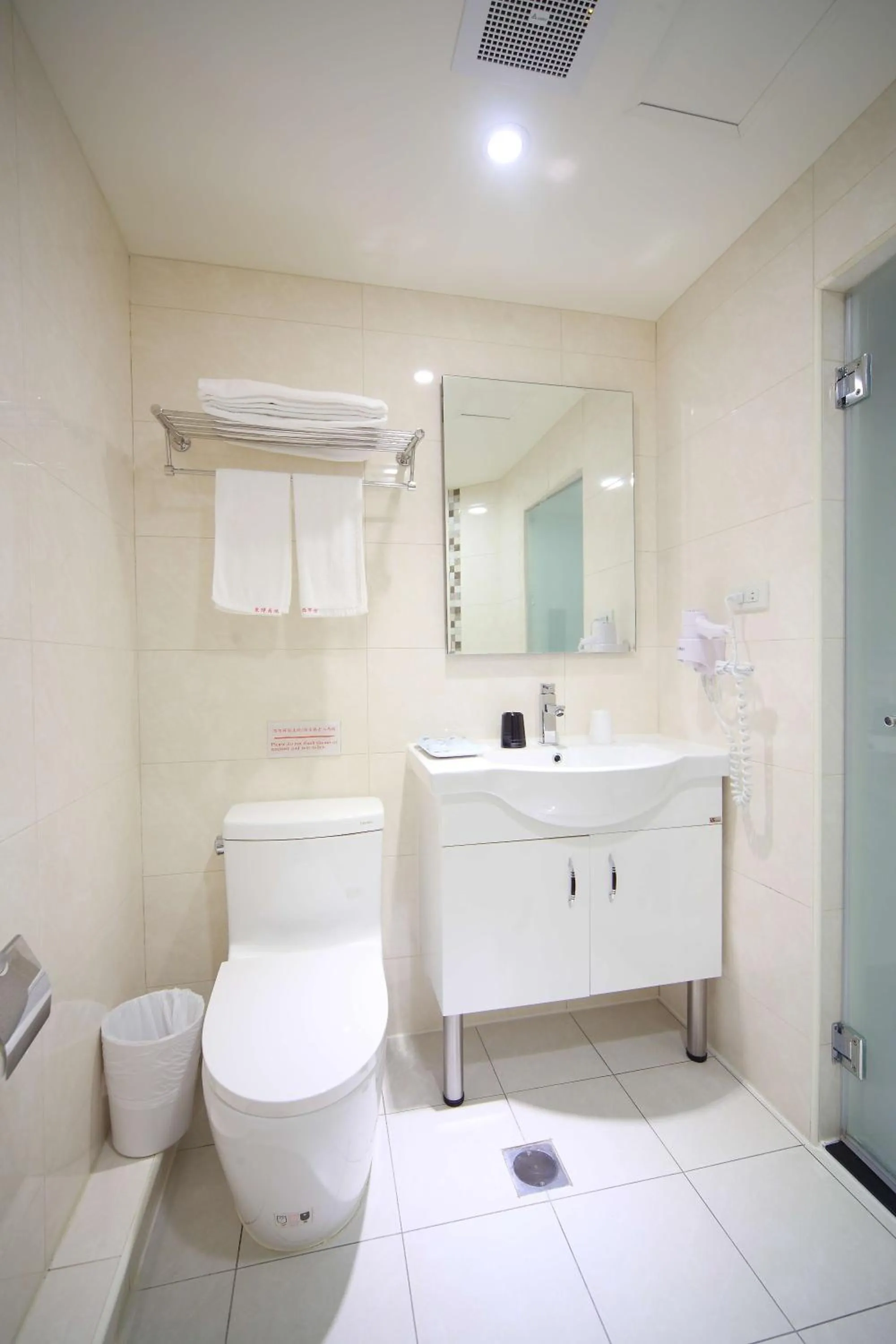 Bathroom in E-House Xining Branch
