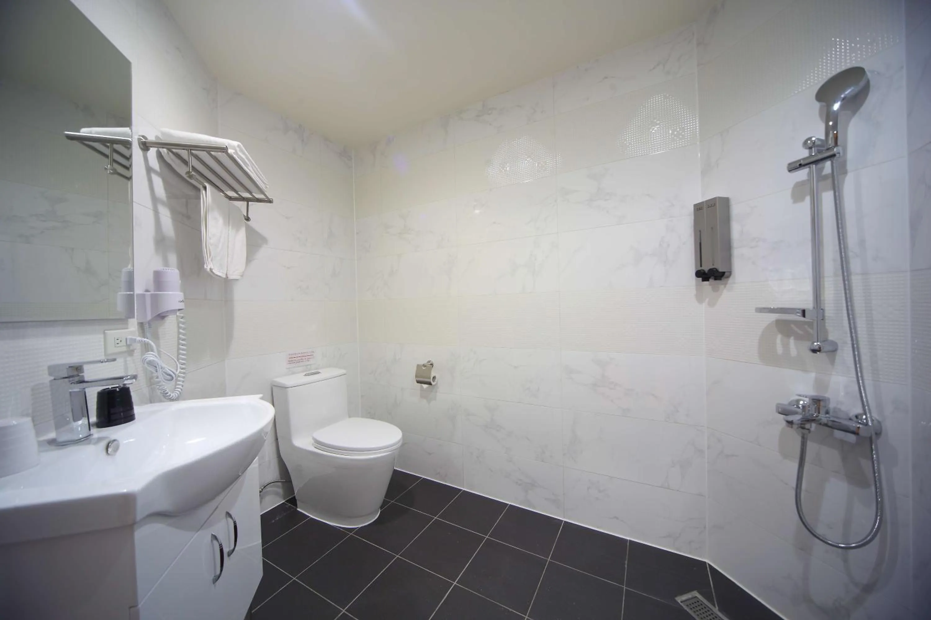 Bathroom in E-House Xining Branch