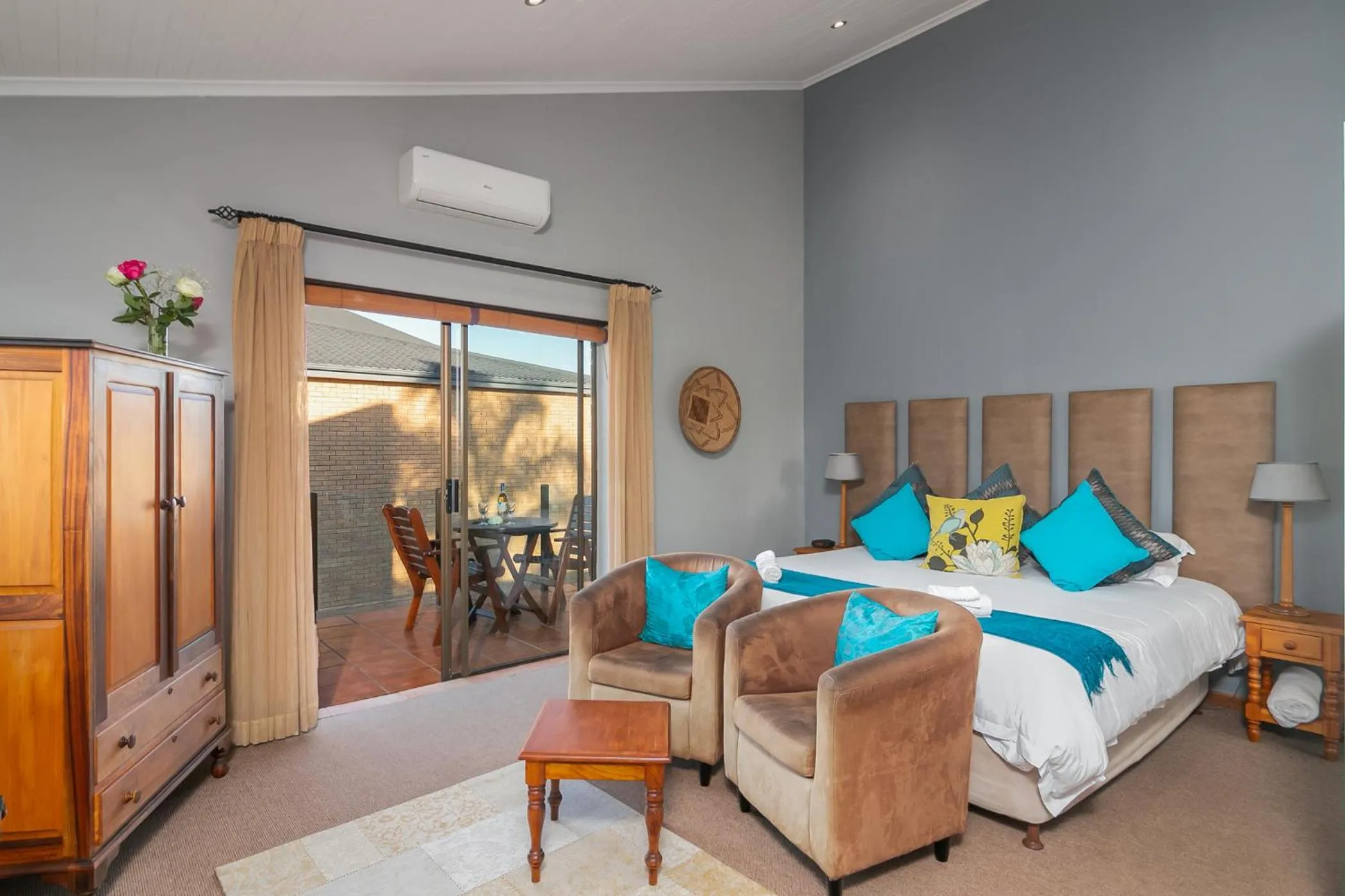 Photo of the whole room, Bed in Overmeer Guest House