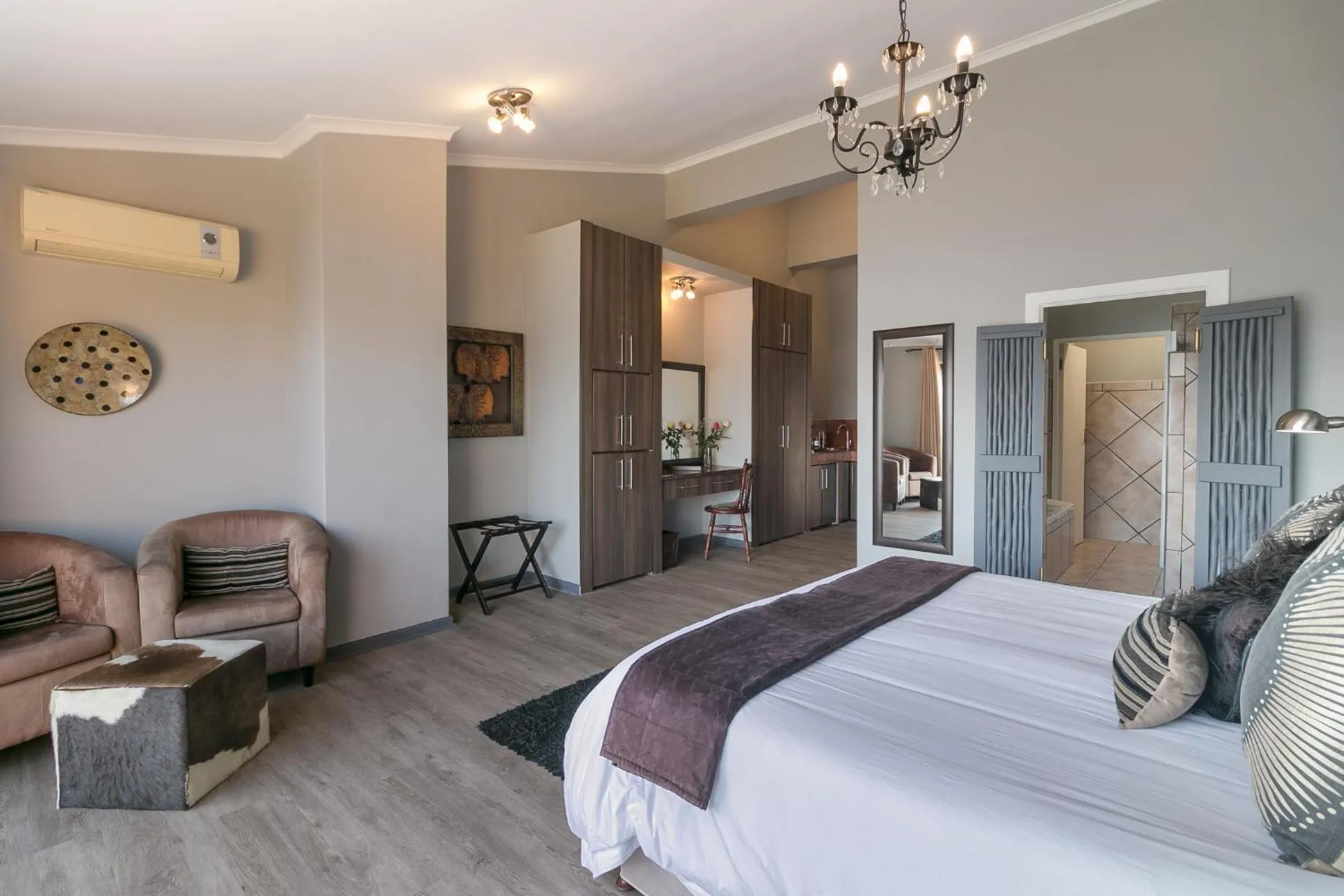 Photo of the whole room, Bed in Overmeer Guest House