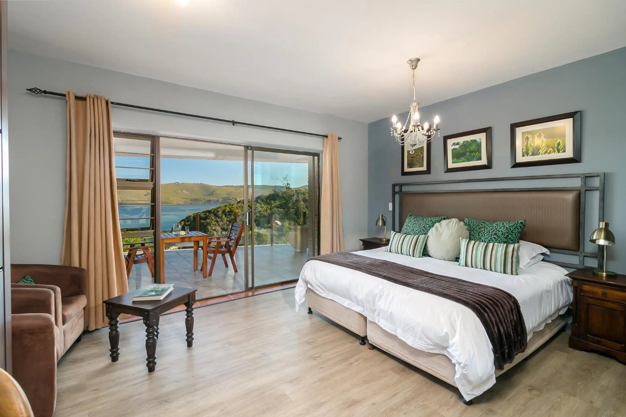 View (from property/room), Bed in Overmeer Guest House