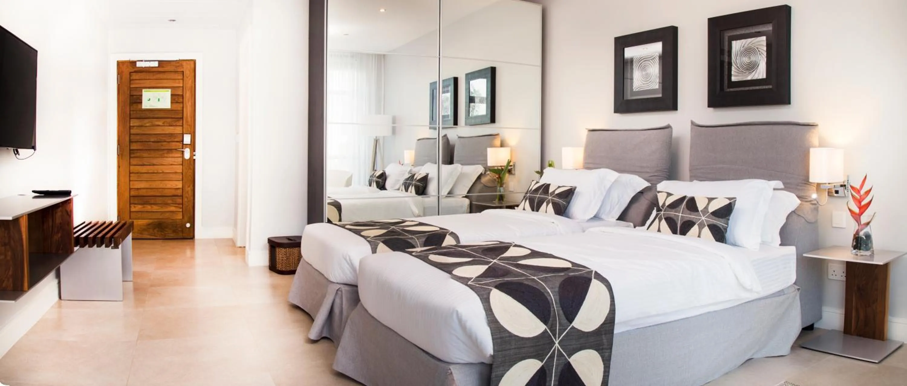 Bedroom, Bed in Hotel English Point Marina & Spa