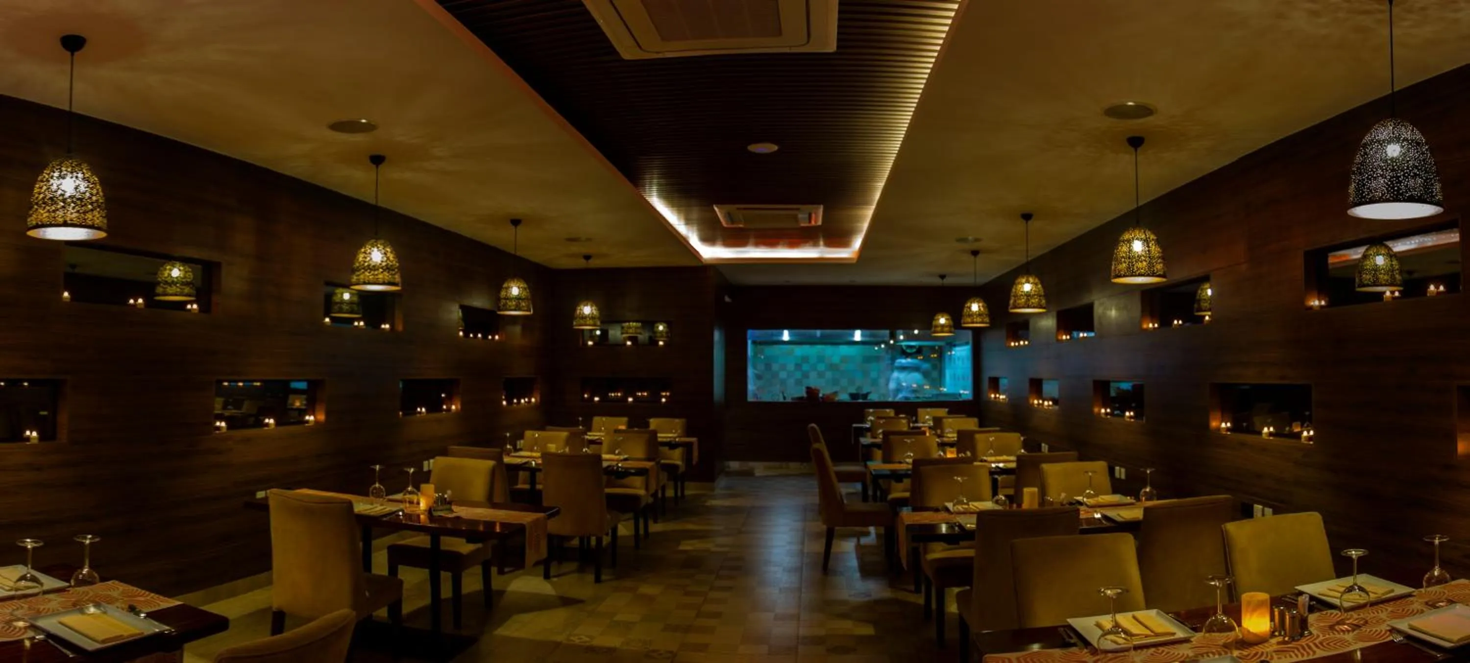 Restaurant/places to eat in Hotel English Point Marina & Spa