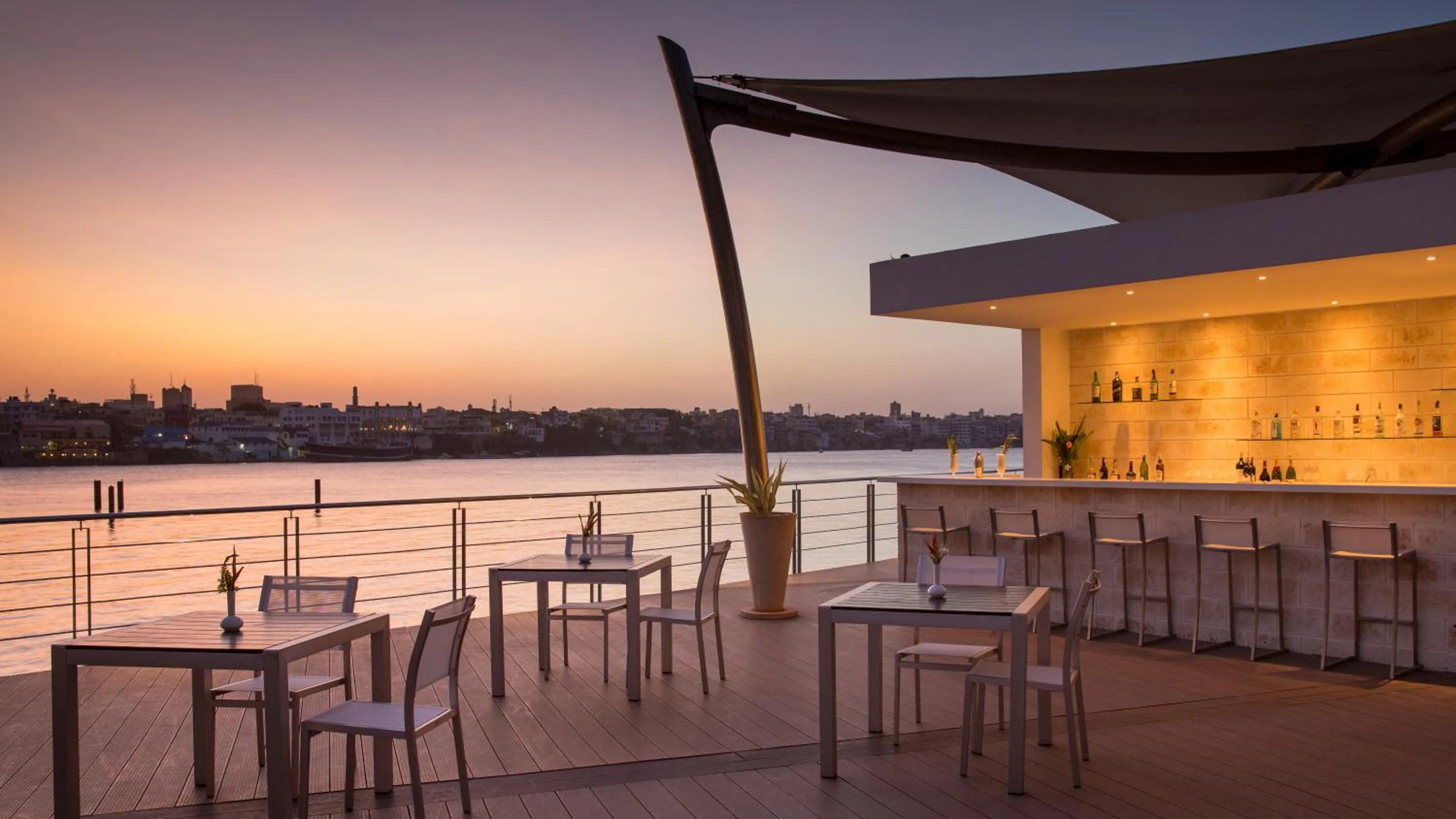 Lounge or bar in Hotel English Point Marina & Spa