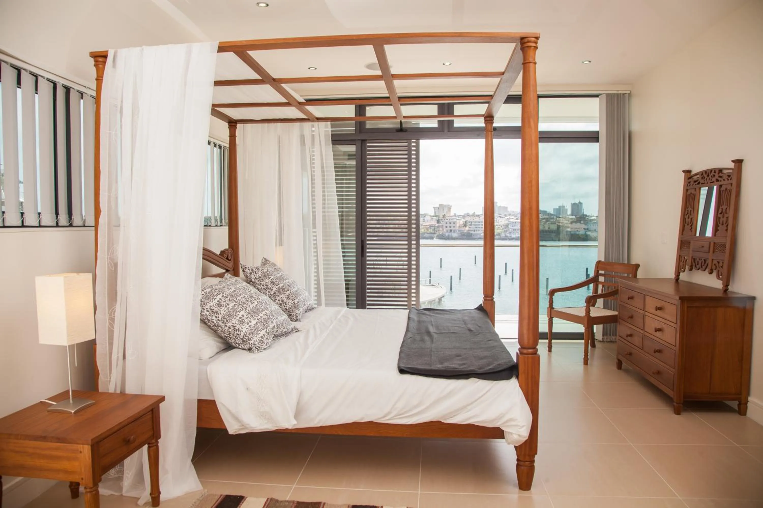 Bedroom, Bed in Hotel English Point Marina & Spa