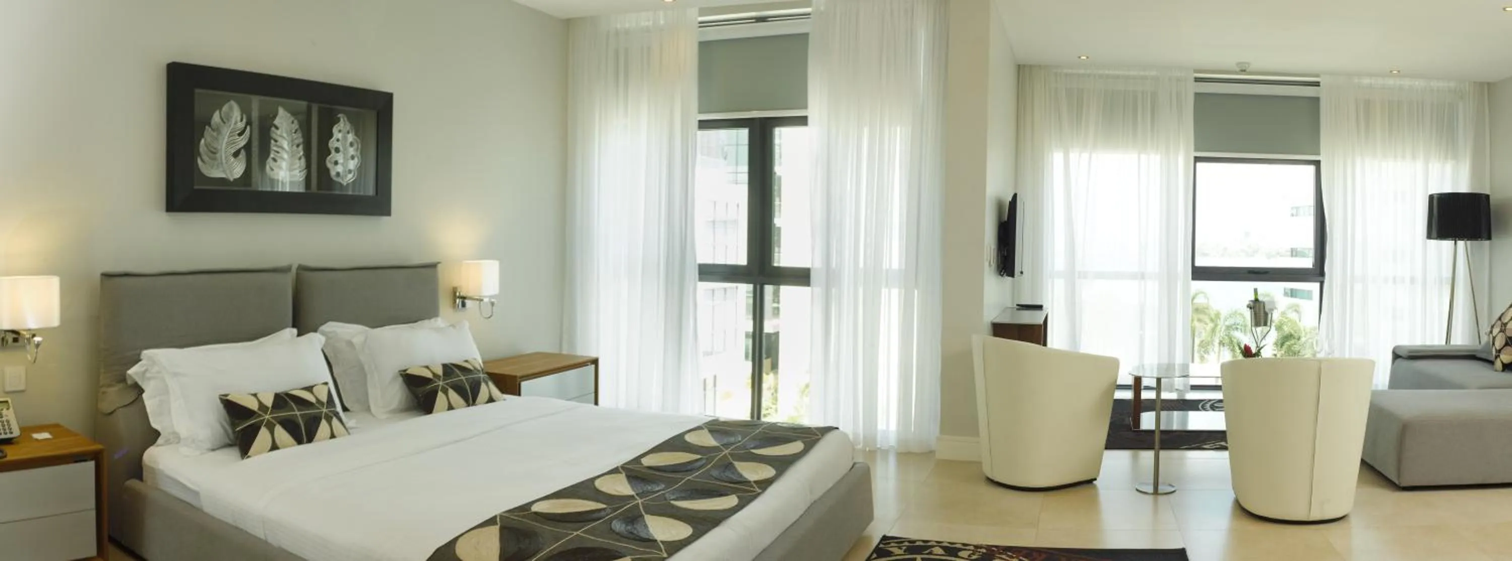 Photo of the whole room, Bed in Hotel English Point Marina & Spa